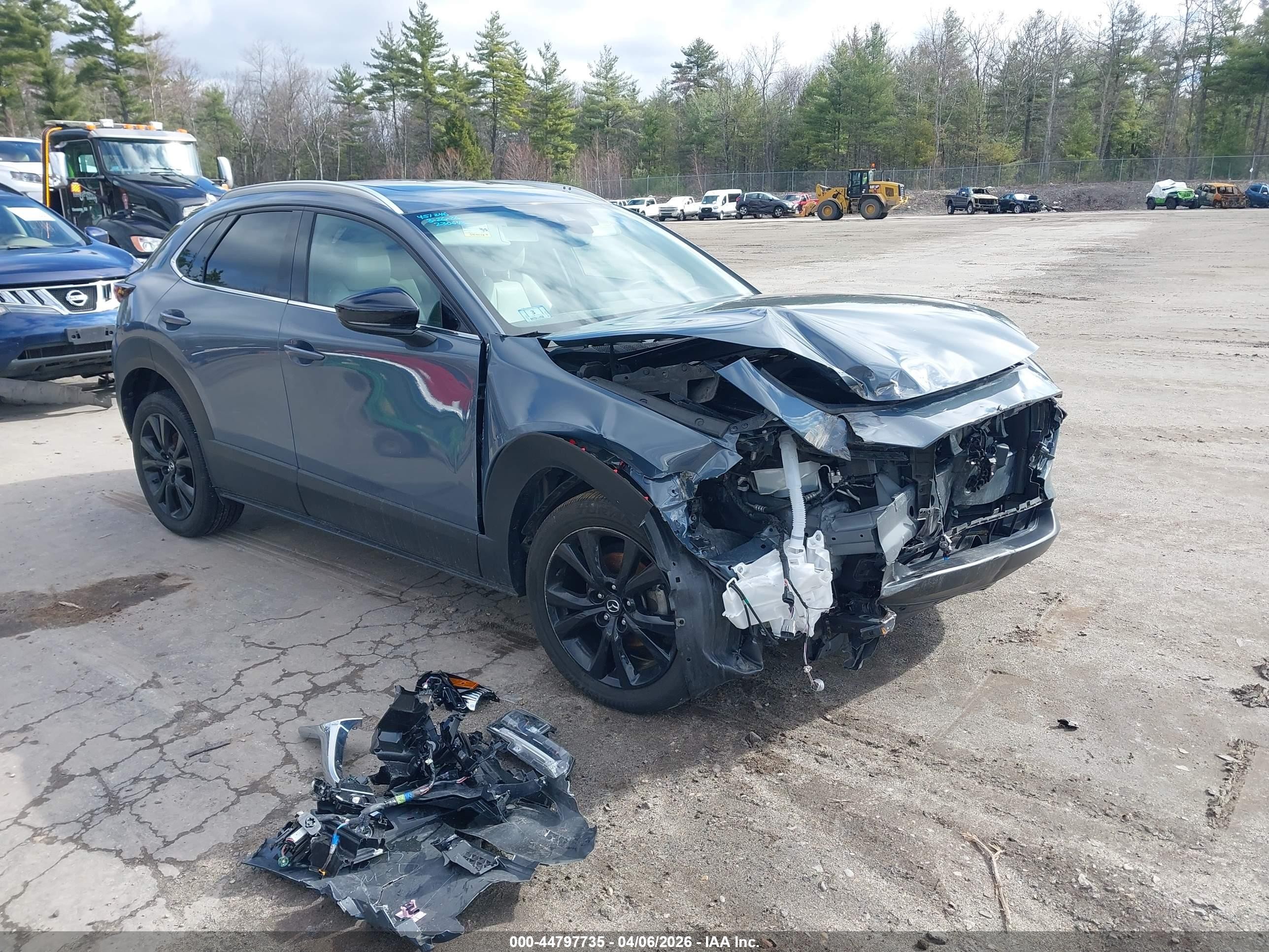 2021 Mazda CX-30 Premium Plus, VIN 3MVDMBEY2MM230642 — Front end