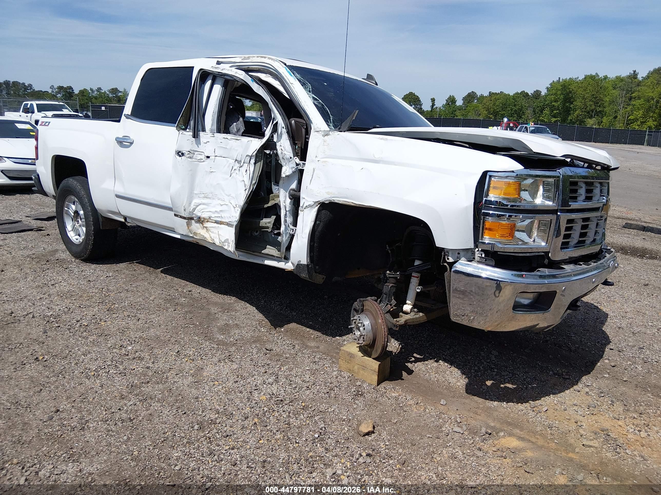 2015 Chevrolet Silverado 1500 LTZ, VIN 3GCPCSEC6FG364190 — Side