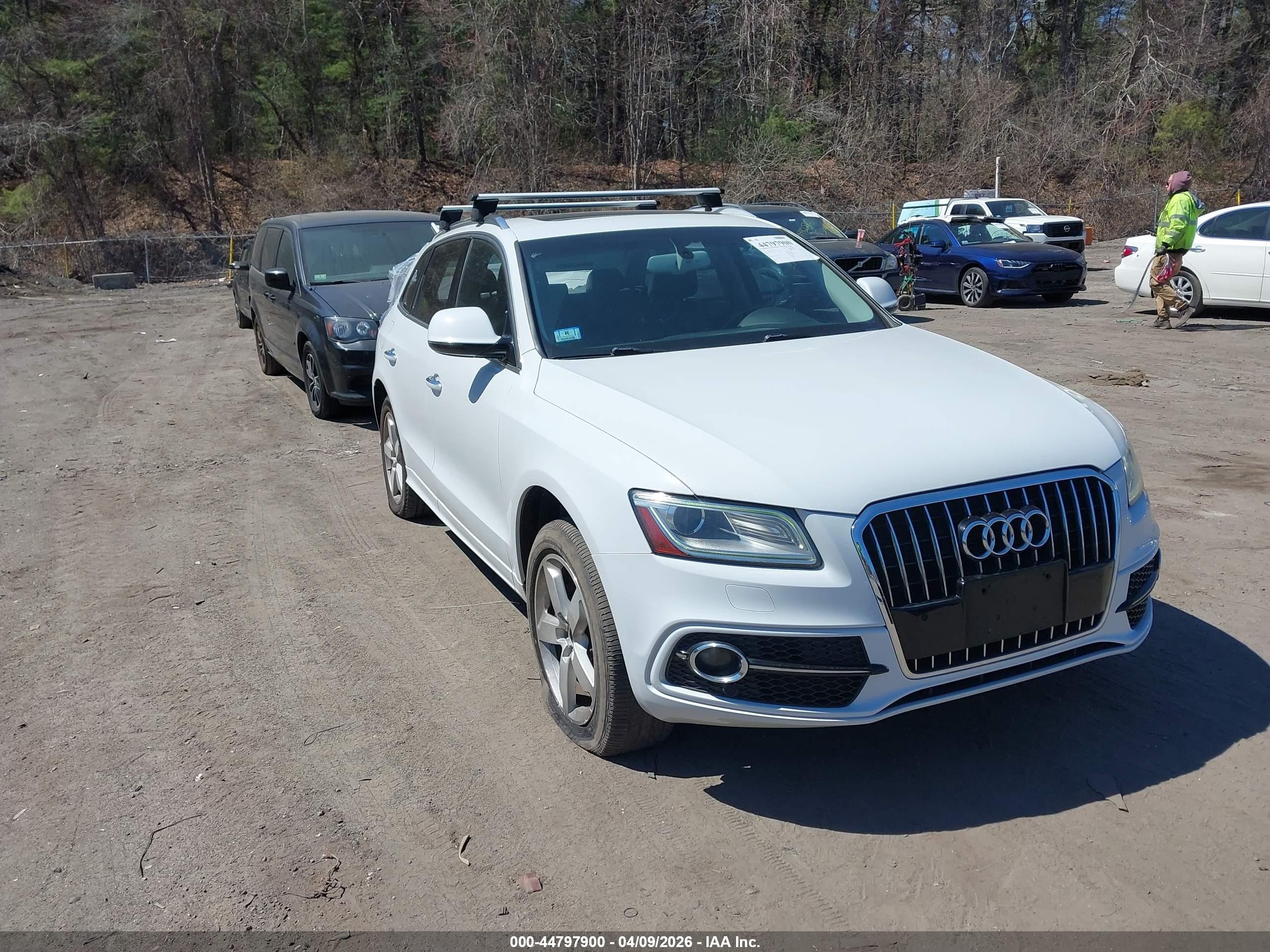 2015 Audi Q5 Premium Plus, VIN WA1DGAFP5FA084644 — Vandalism
