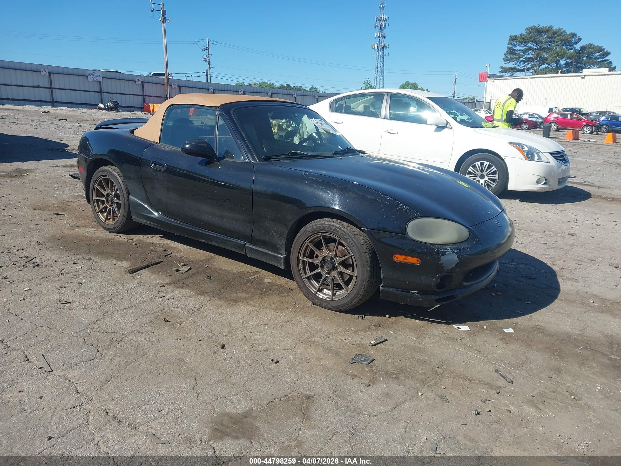 1999 Mazda MX-5 Miata, VIN JM1NB3538X0135810 — Rear end