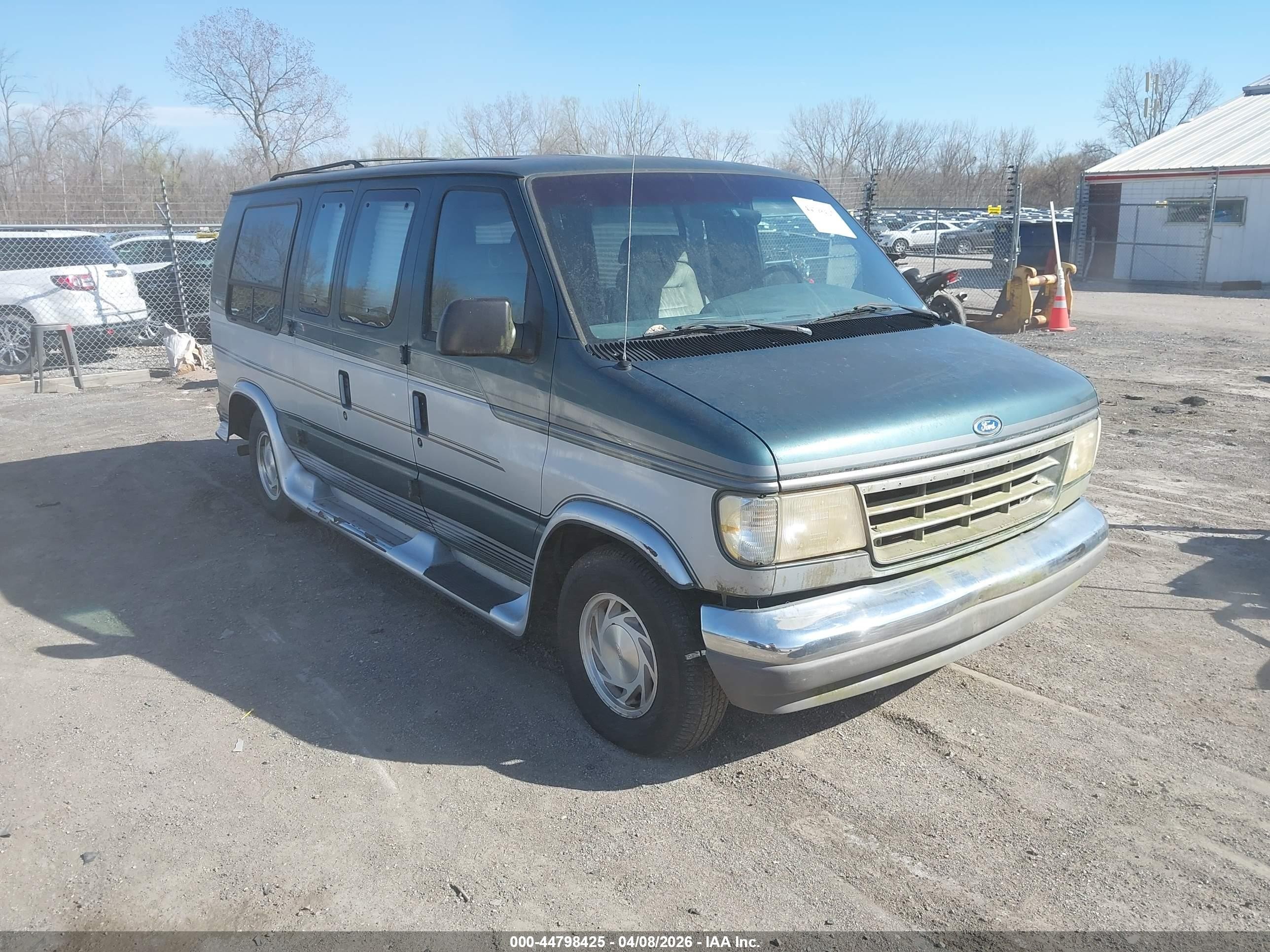 1996 Ford Econoline Cargo, VIN 1FDEE14N1THA41094 — Rear end