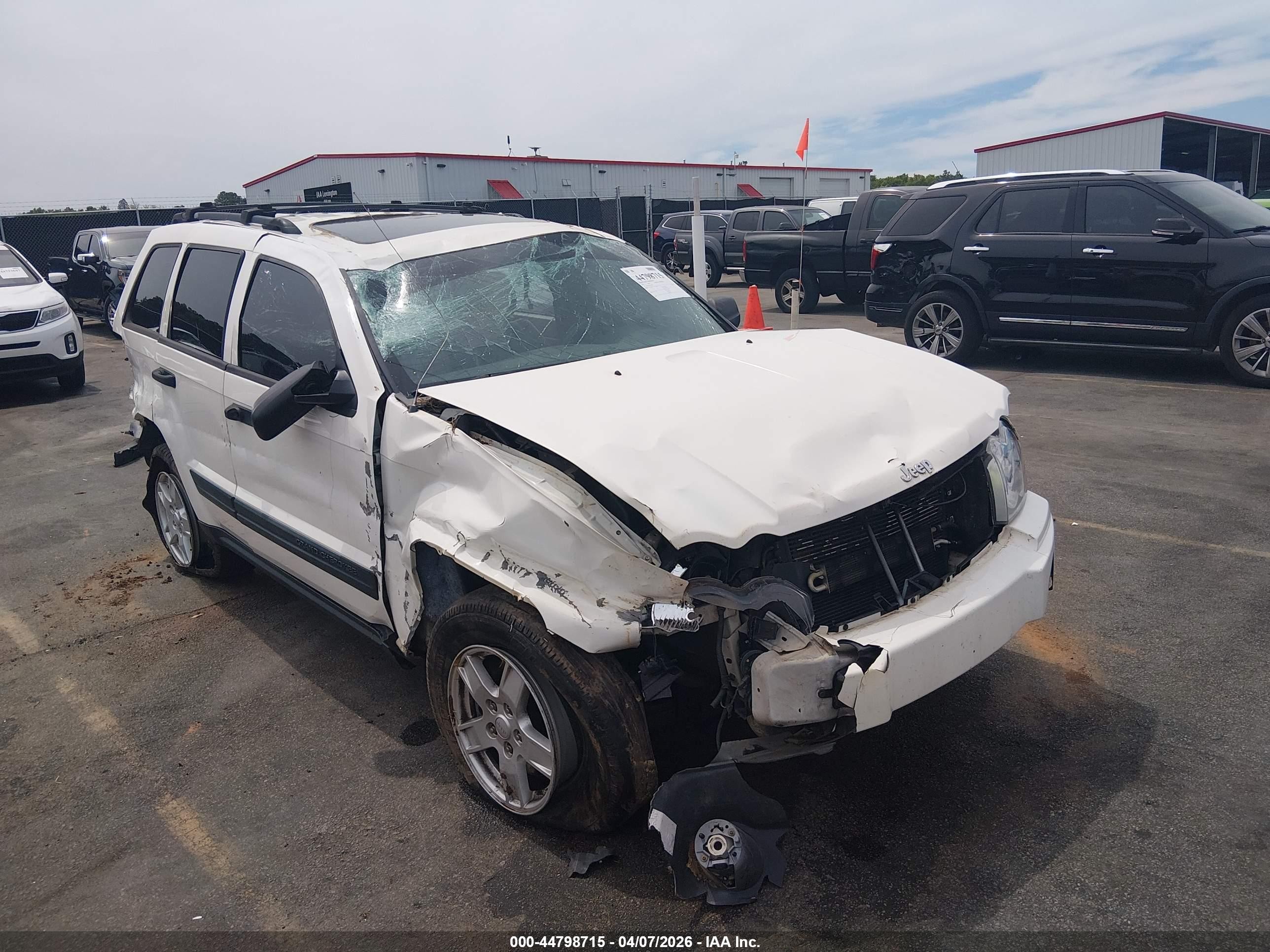 2005 Jeep Grand Cherokee Laredo, VIN 1J4HR48N95C599089 — Rollover