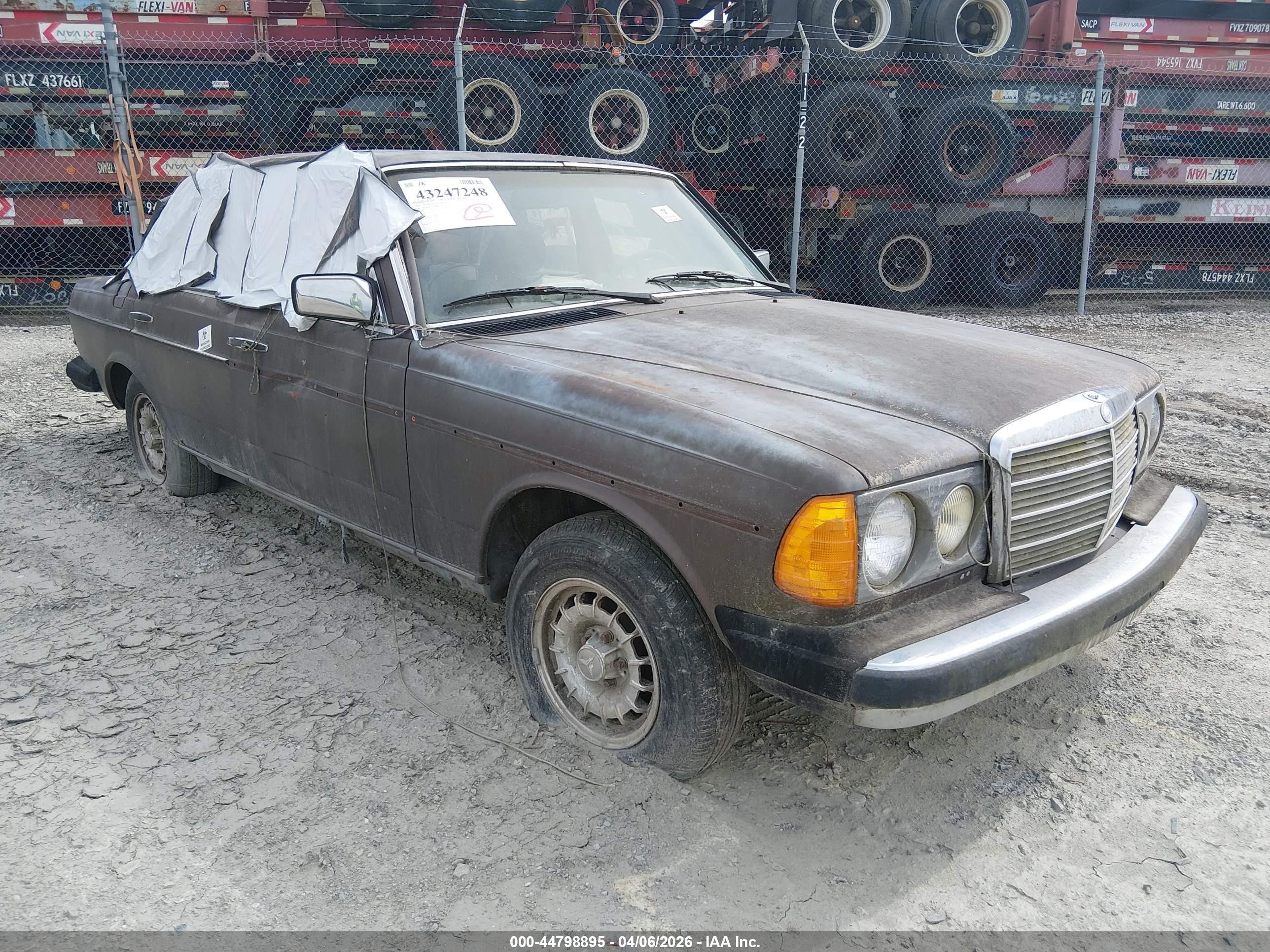 1983 Mercedes-Benz 300 D, VIN WDBAB33A8DB016072 — Rear end