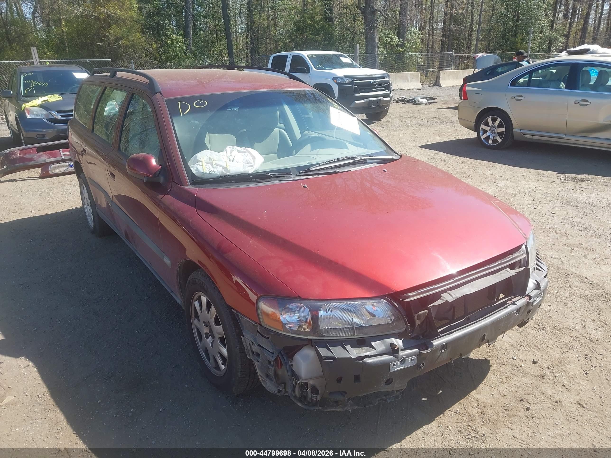 2001 Volvo V70, VIN YV1SW61RX11129103 — Перед