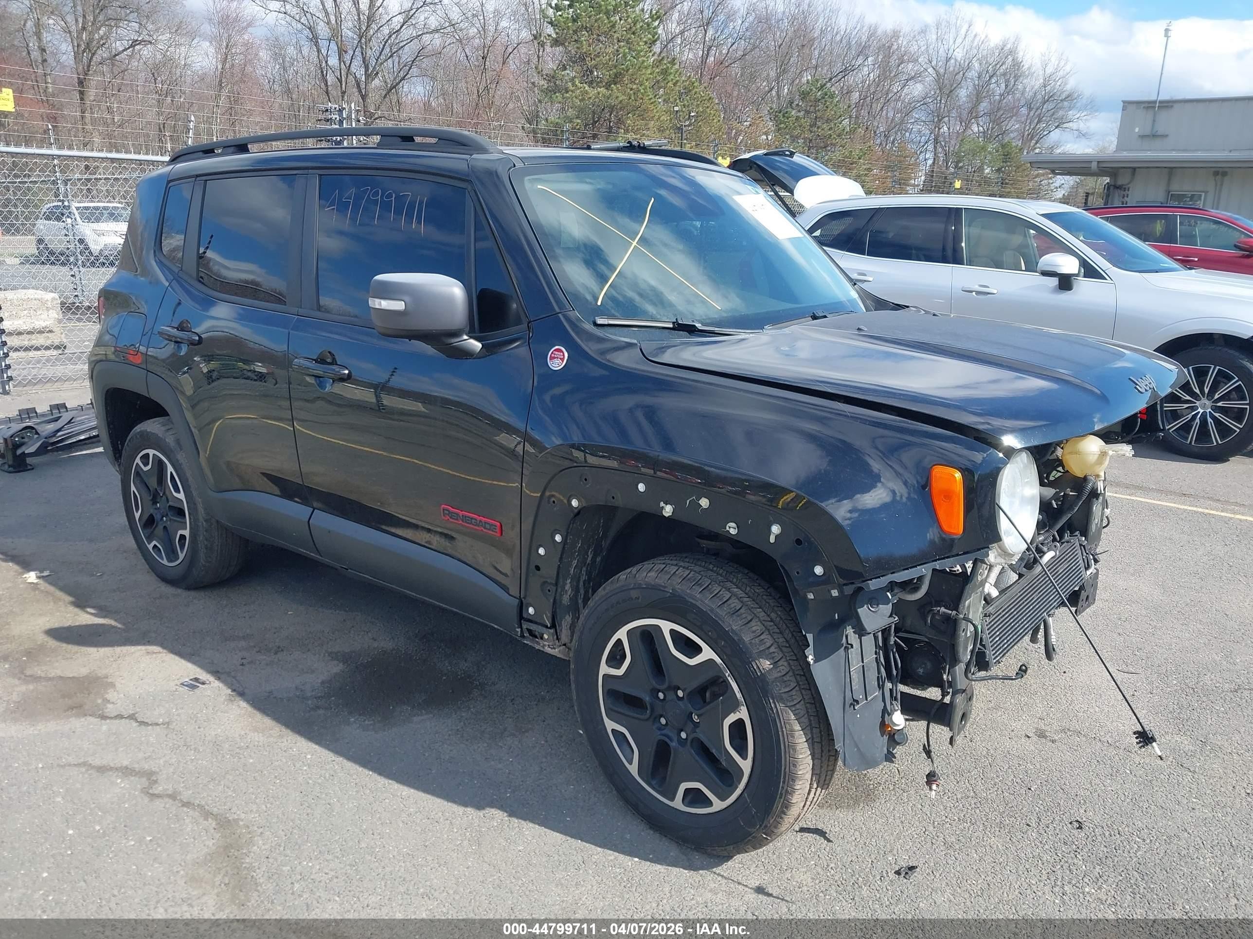 2016 Jeep Renegade Trailhawk, VIN ZACCJBCT7GPE17129 — Front end