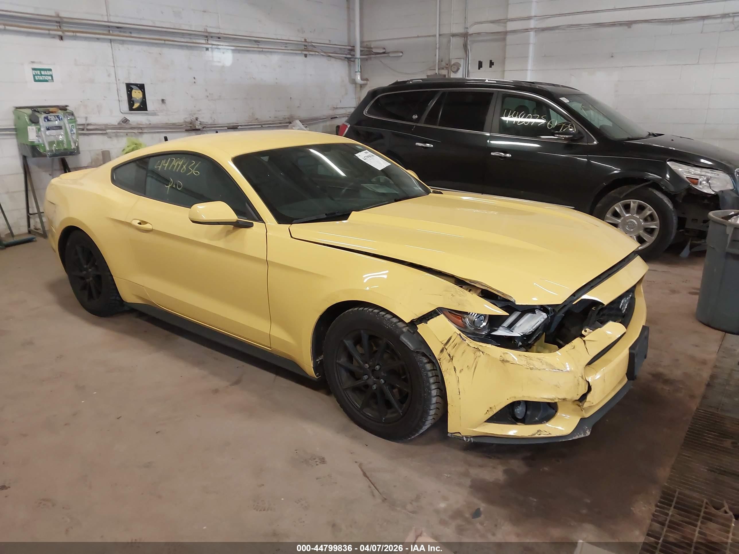 2015 Ford Mustang V6, VIN 1FA6P8AM7F5338647 — Front end