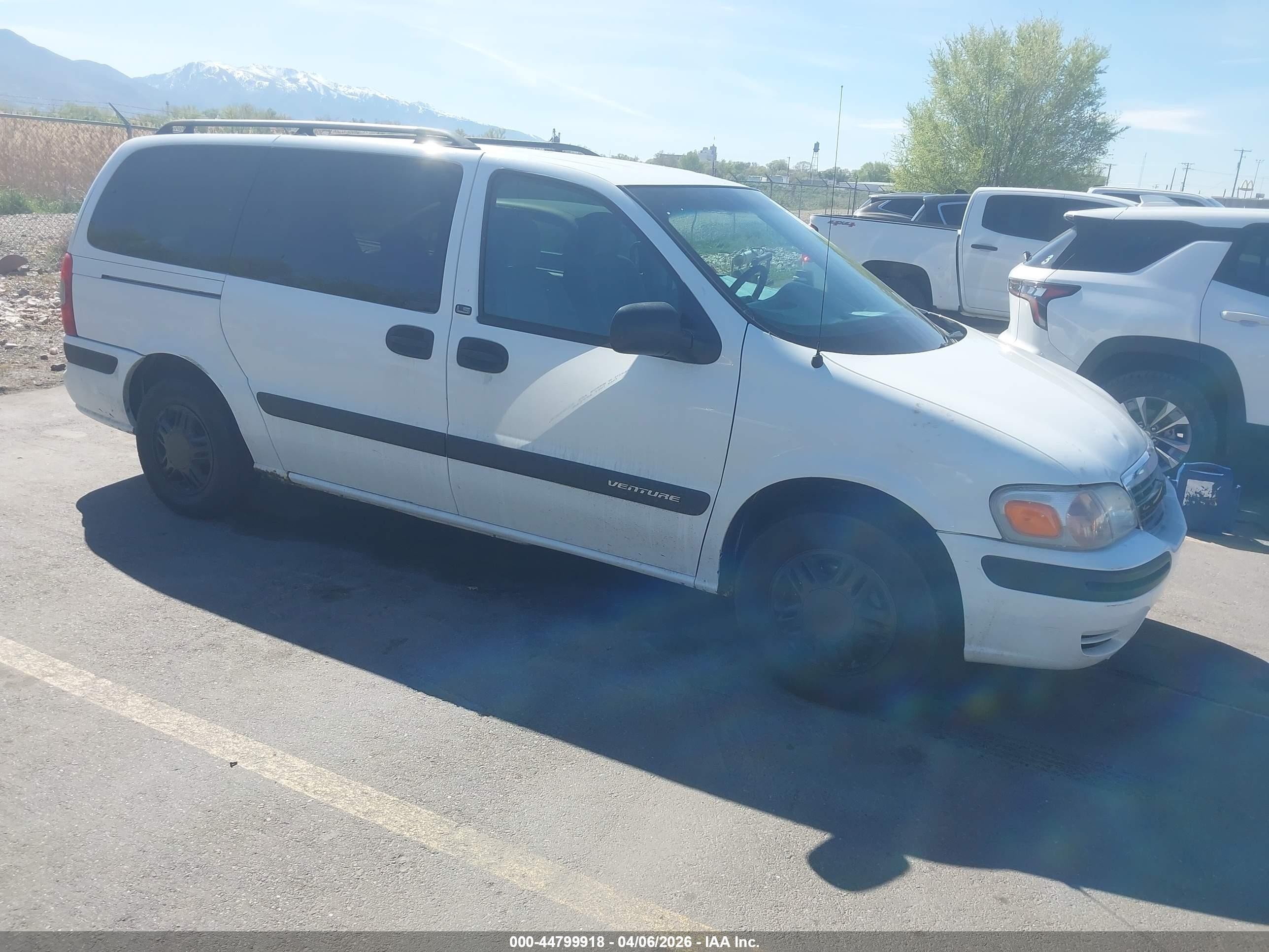 2004 Chevrolet Venture LS, VIN 1GNDX03E34D271791 — Front end
