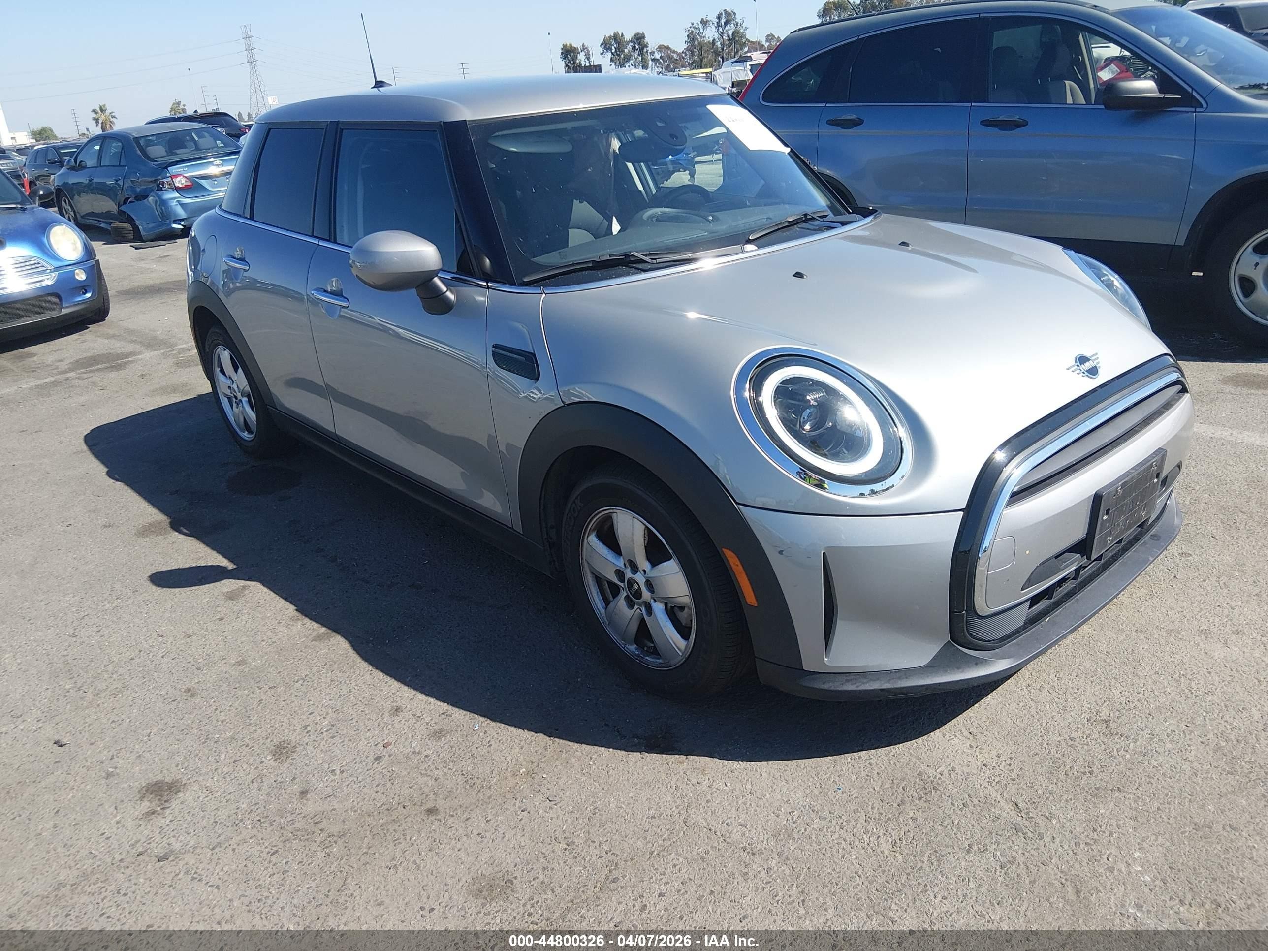 2024 MINI Hardtop 4 Door Cooper, VIN WMW33DK06R2V09629 — Side