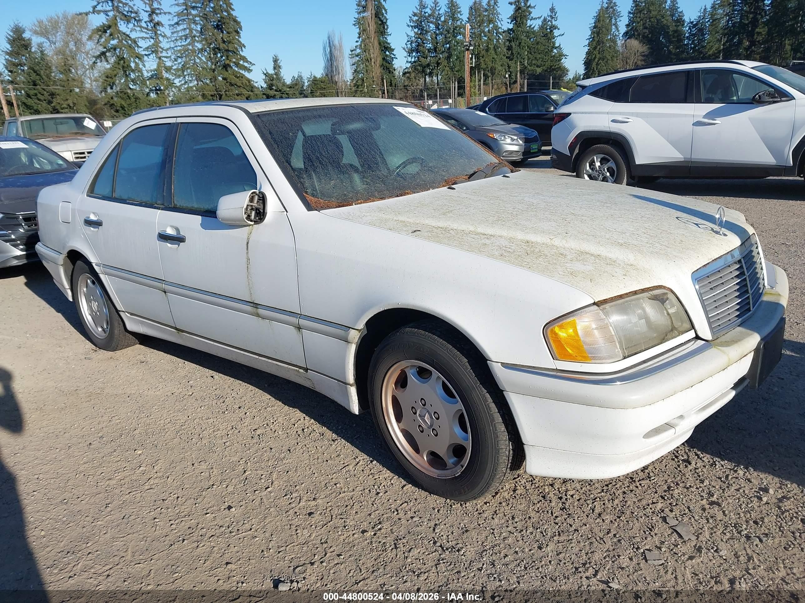 1998 Mercedes-Benz C 230/260/280/320, VIN WDBHA23G9WA550027 — Front end