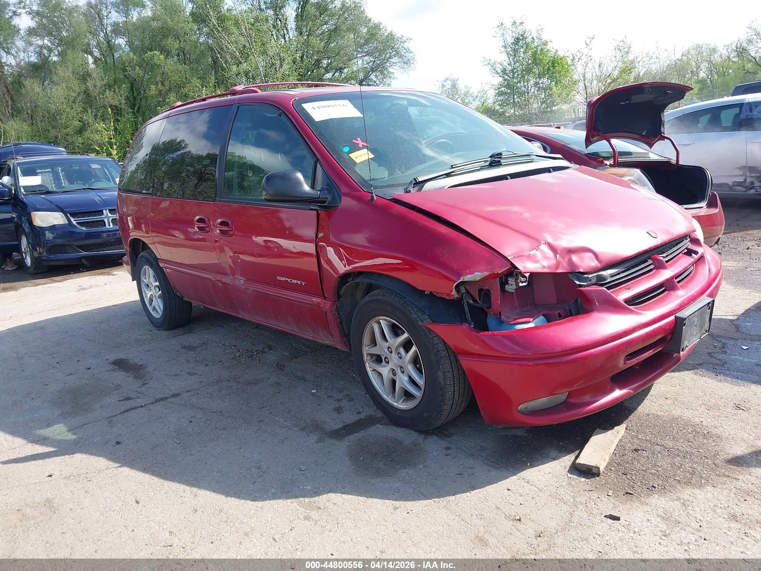 1998 Dodge Caravan, VIN 1B4GP45L7WB751708 — Перед
