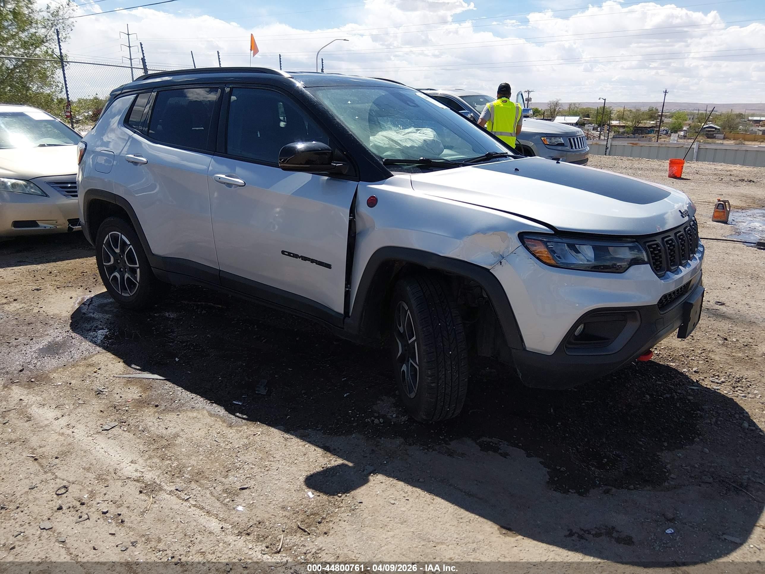 2024 Jeep Compass Trailhawk, VIN 3C4NJDDNXRT145028 — Front end