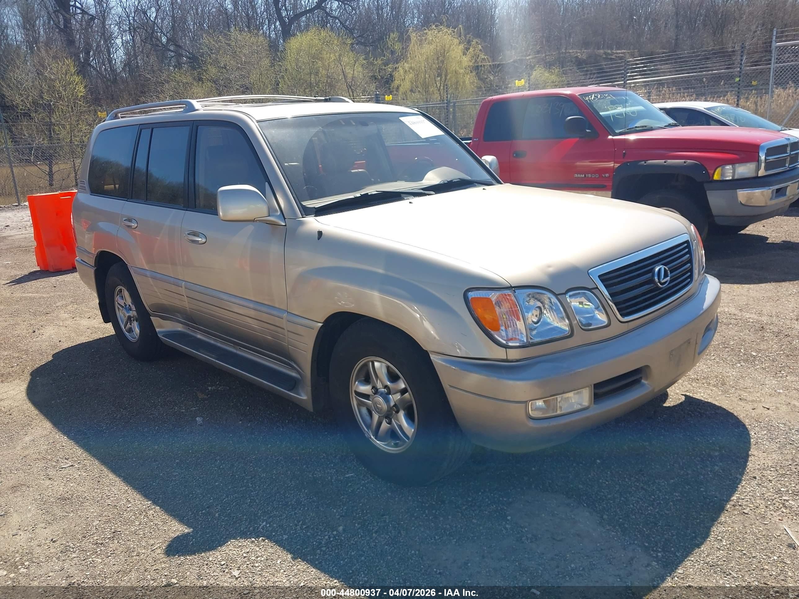 2001 Lexus LX 470, VIN JTJHT00W513508783 — Normal wear