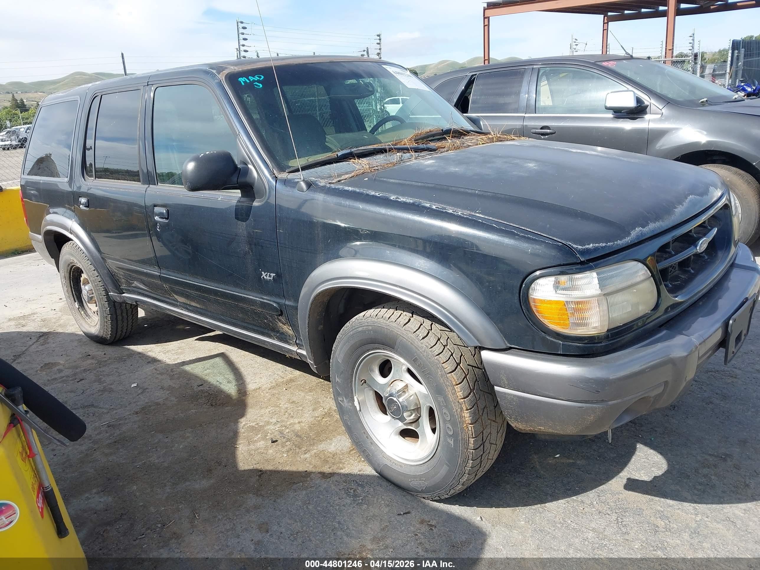 2000 Ford Explorer XLT, VIN 1FMDU73E1YZC28923 — Normal wear