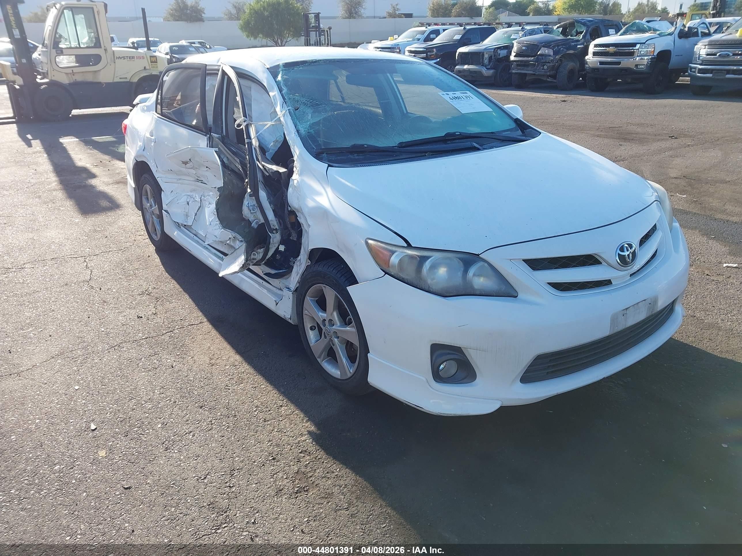 2011 Toyota Corolla LE, VIN 2T1BU4EE0BC750841 — Side