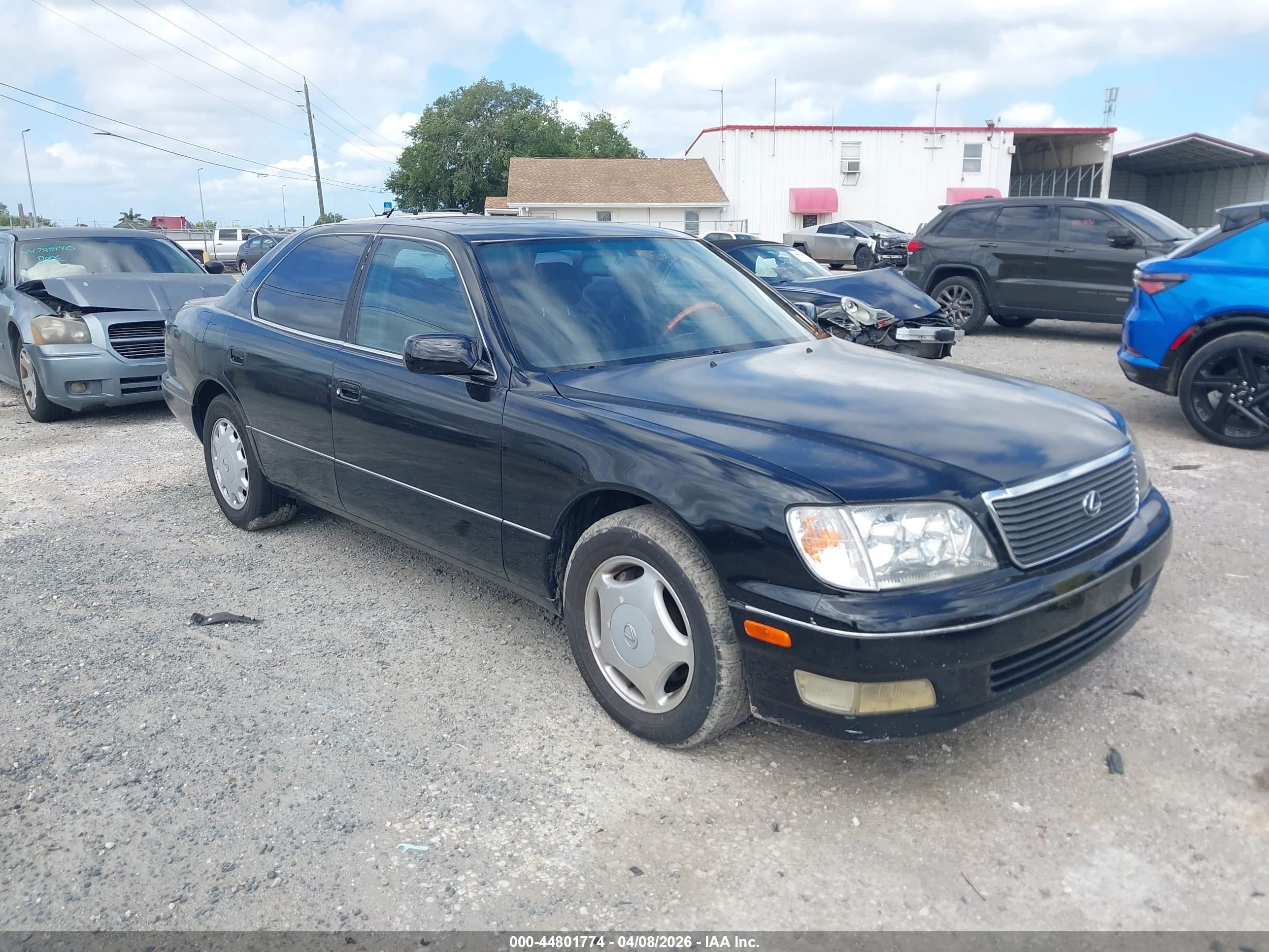 1999 Lexus LS 400, VIN JT8BH28FXX0140281 — Front end