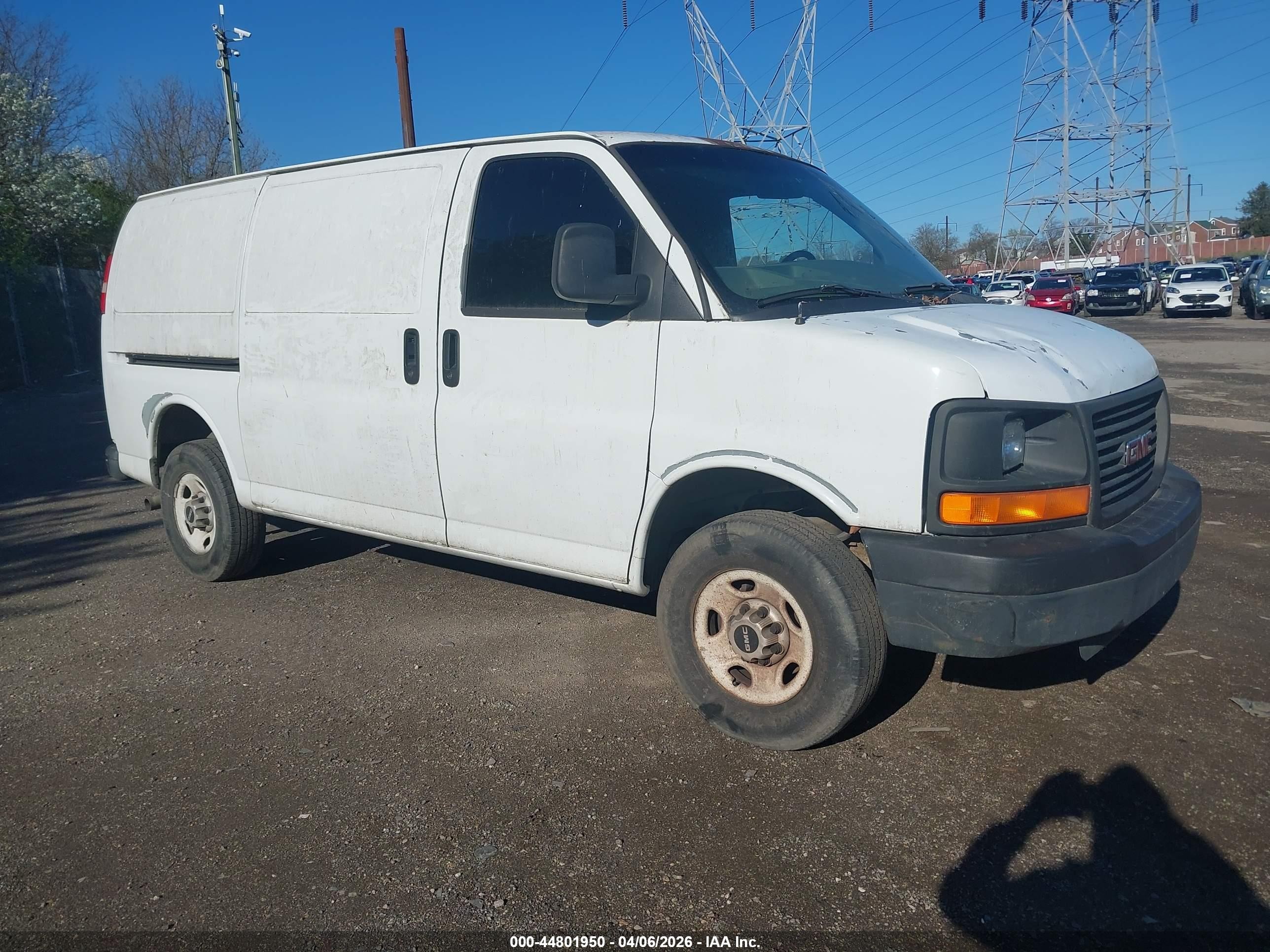 2008 GMC Savana, VIN 1GTHG35C581153028 — Normal wear