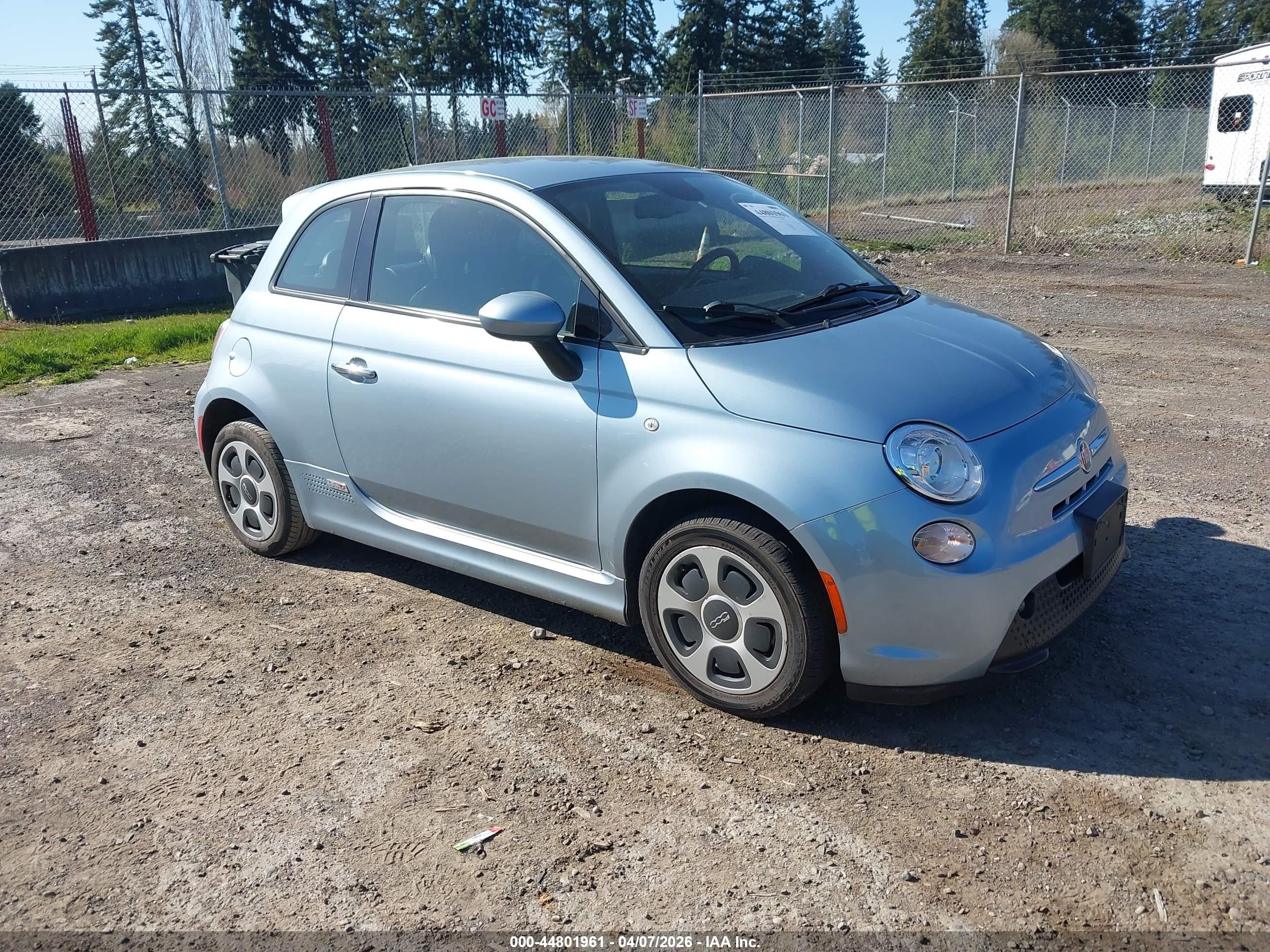2015 FIAT 500e, VIN 3C3CFFGEXFT503082 — Rear end