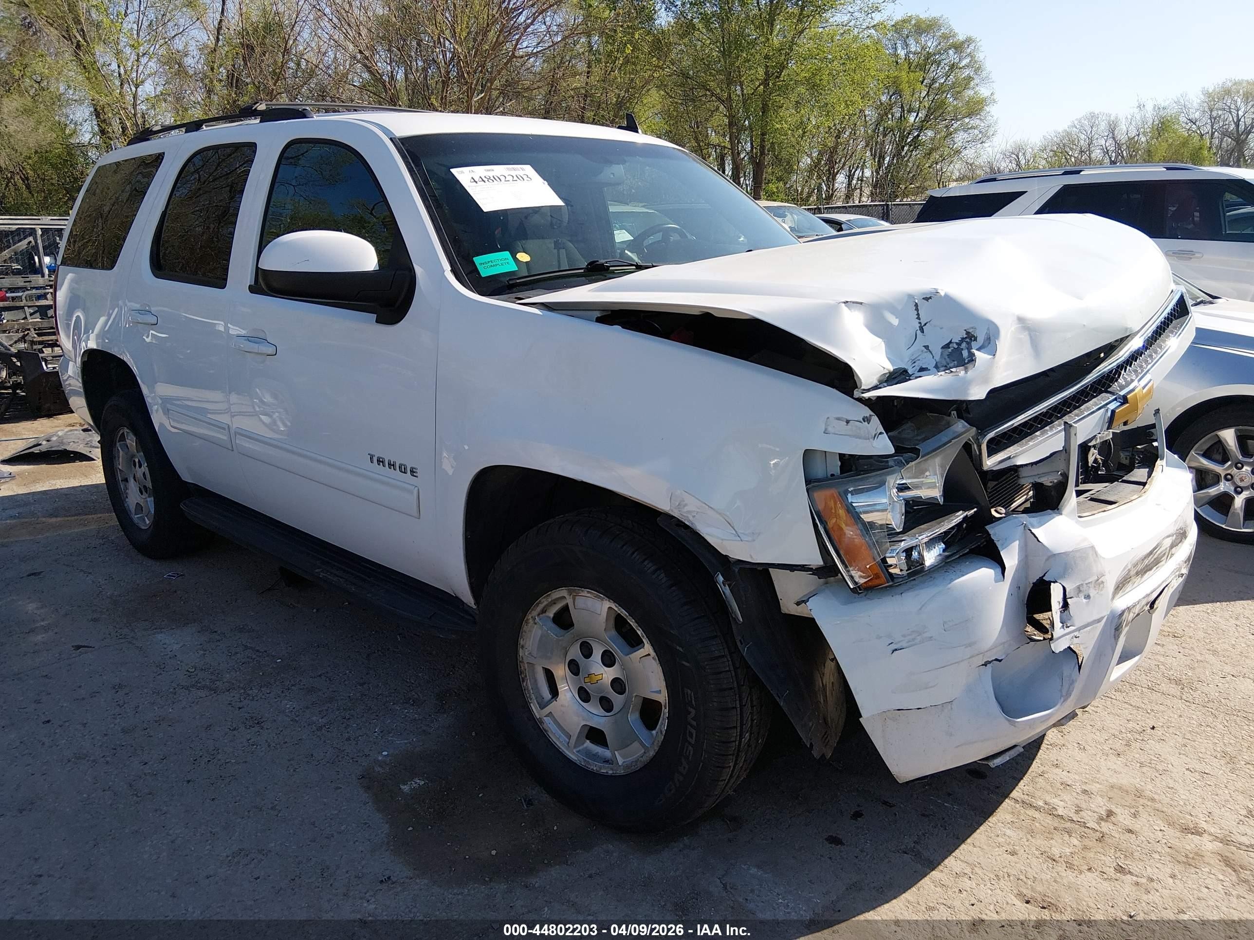 2013 Chevrolet Tahoe LS, VIN 1GNSKAE05DR231566 — Front end