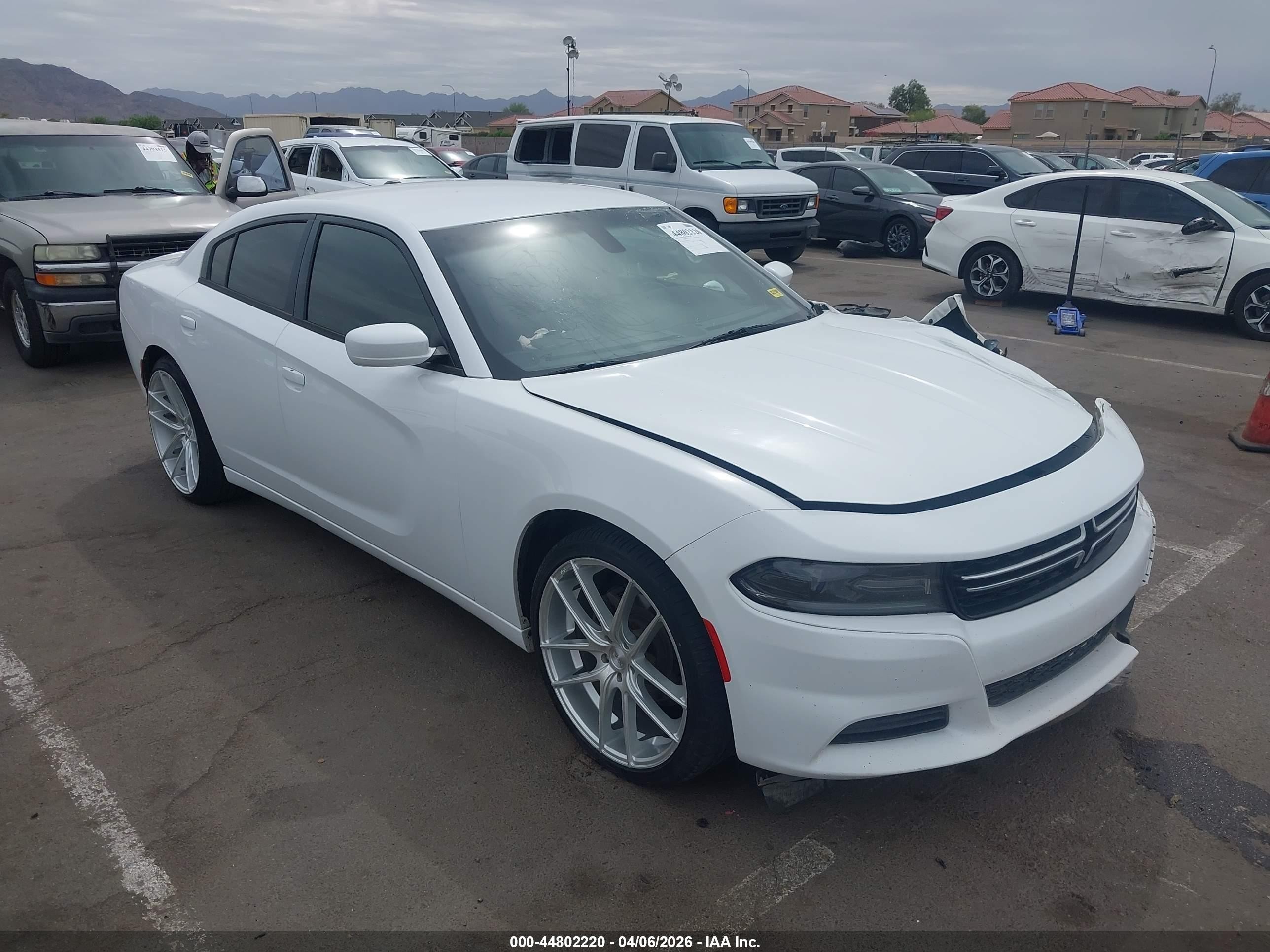 2015 Dodge Charger SE, VIN 2C3CDXBG4FH753012 — Front end