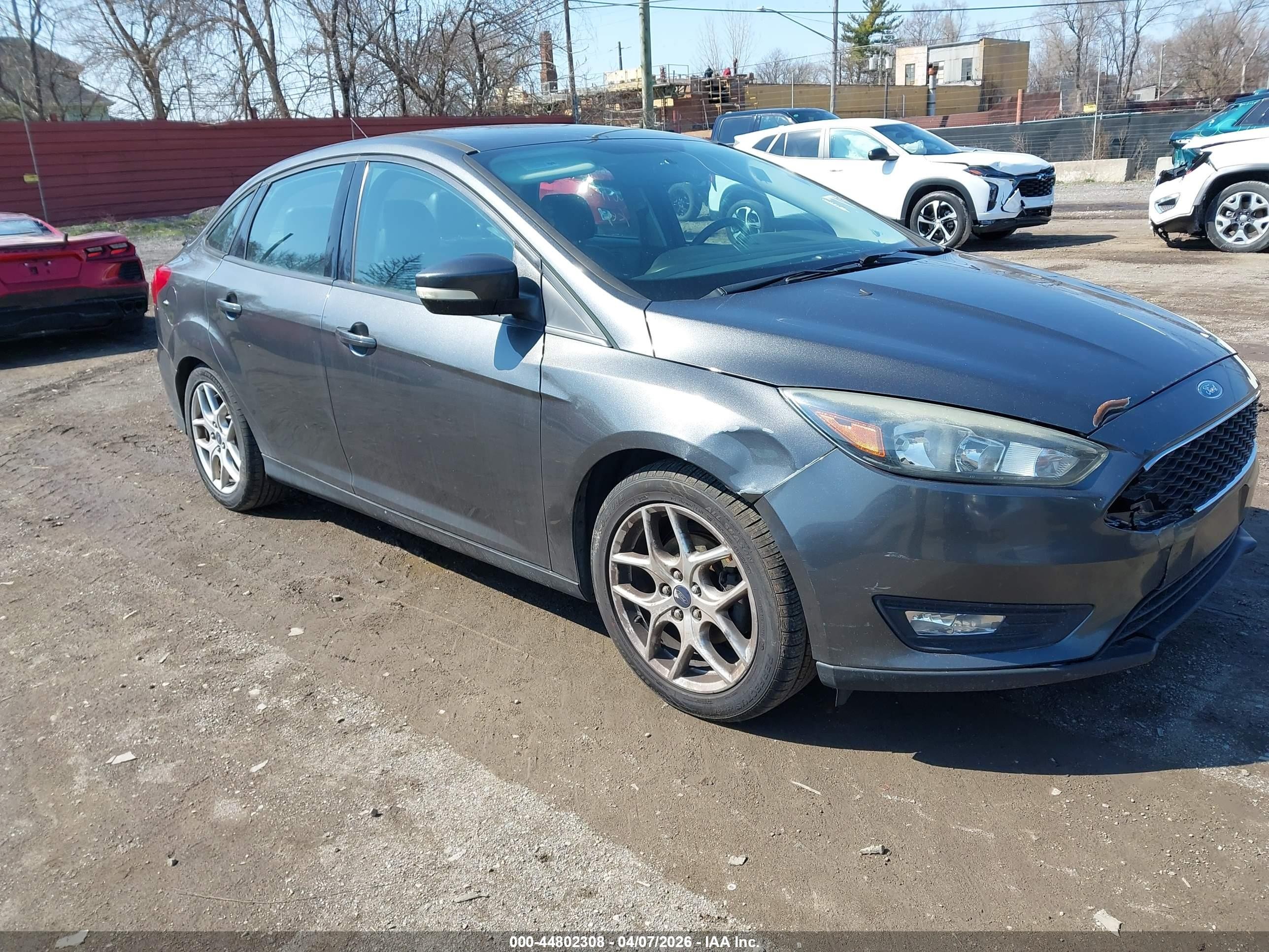 2015 Ford Focus SE, VIN 1FADP3F25FL313176 — Front end
