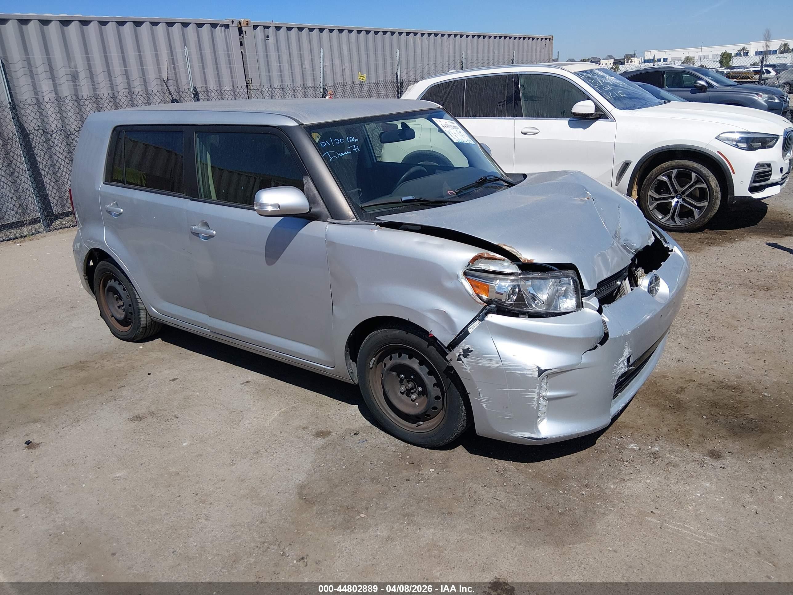 2014 Scion xB, VIN JTLZE4FE6EJ052418 — Front end