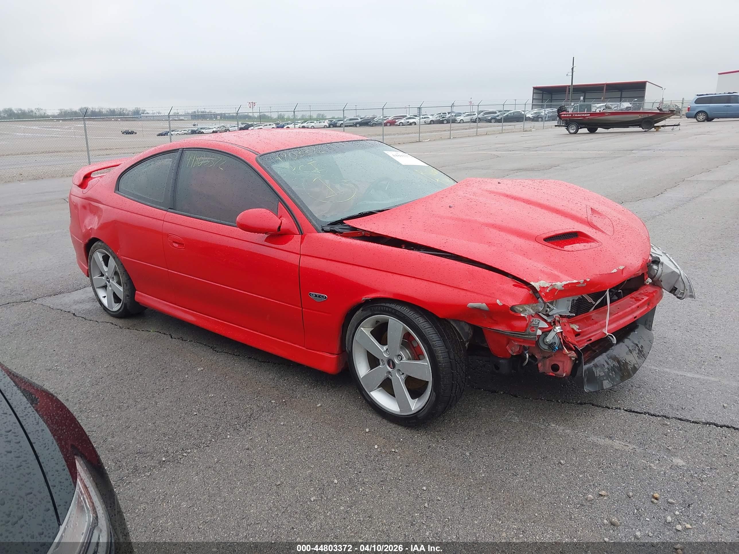 2006 Pontiac GTO, VIN 6G2VX12U06L505204 — Front end
