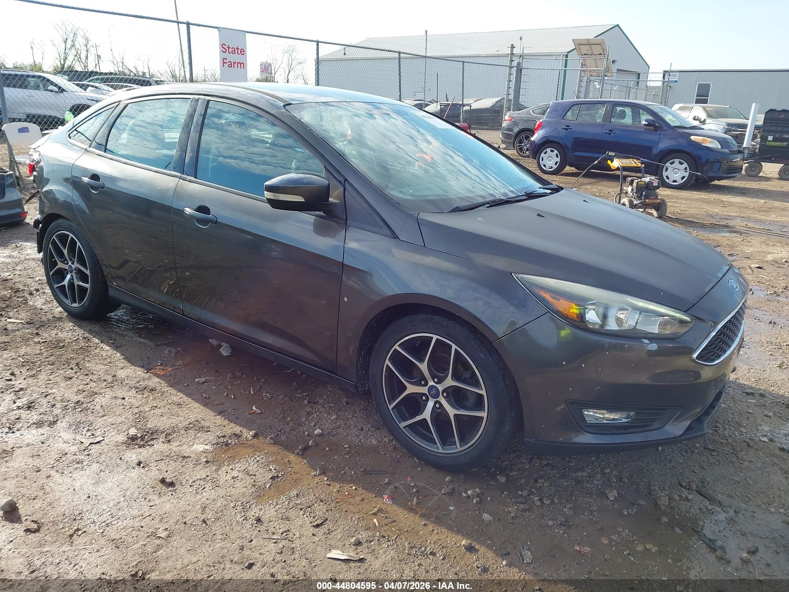 2015 Ford Focus SE, VIN 1FADP3F25FL319379 — Rear end