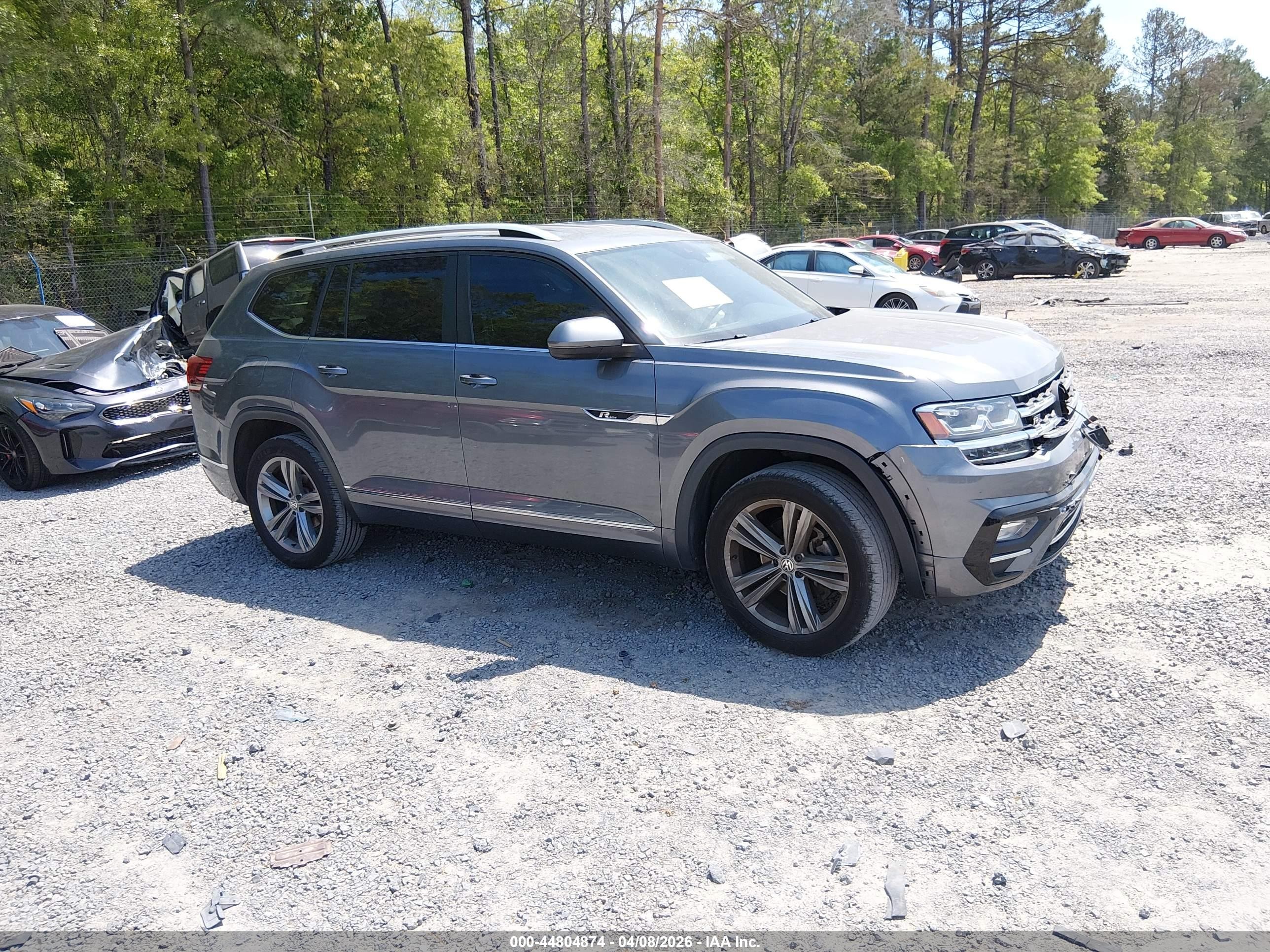 2018 Volkswagen Atlas SE, VIN 1V2FR2CA8JC584498 — Front end