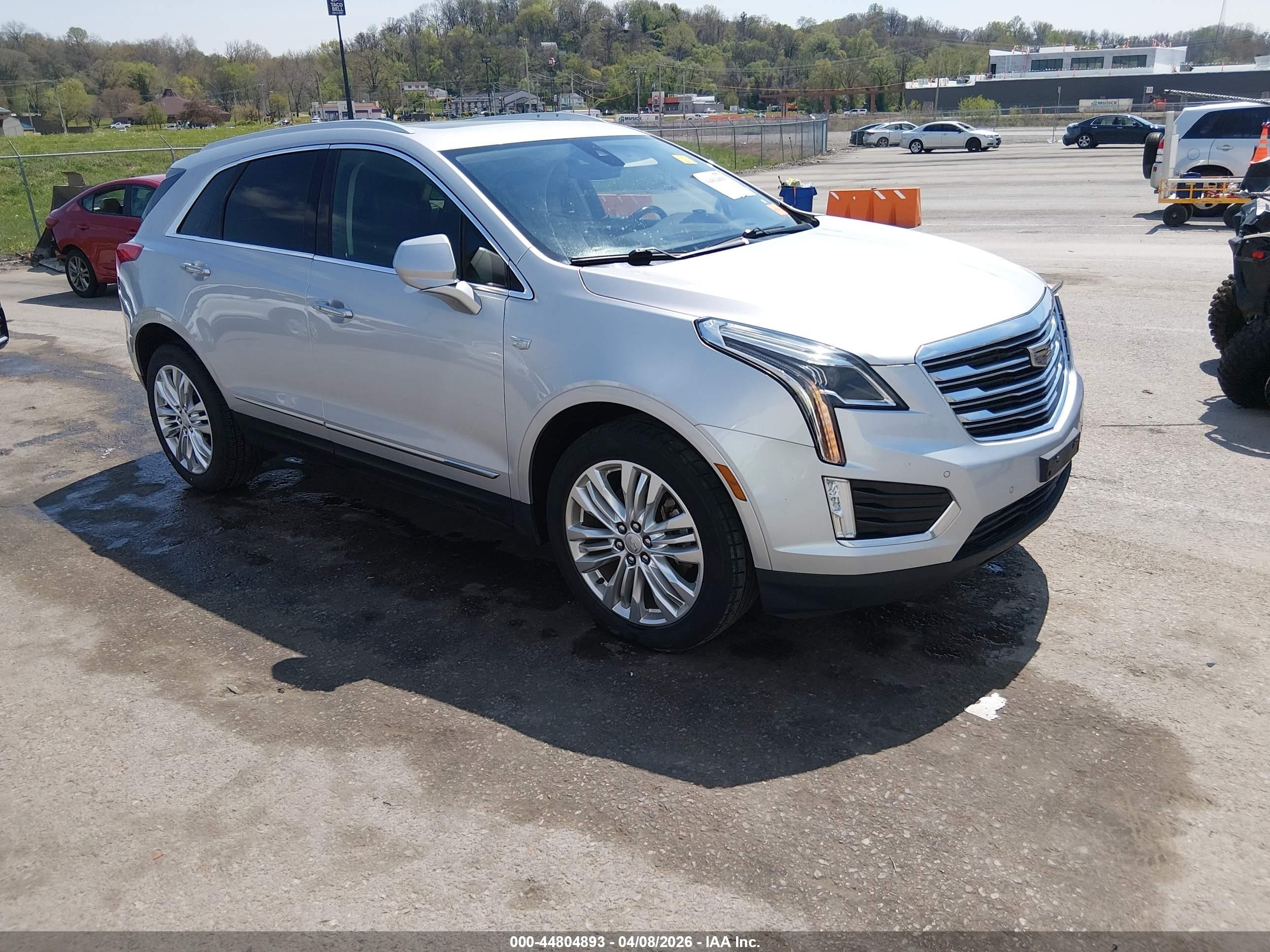 2019 Cadillac XT5 Premium Luxury AWD, VIN 1GYKNFRS8KZ212574 — Перед