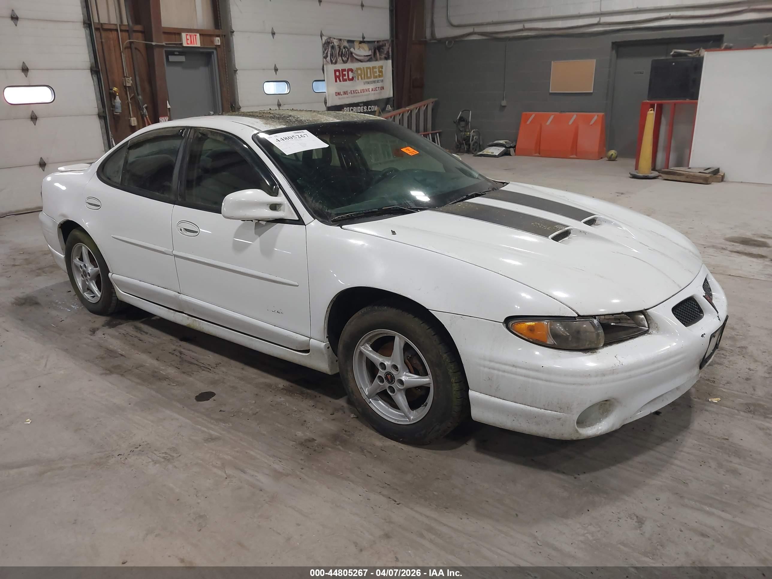 2000 Pontiac Grand Prix GTP, VIN 1G2WR5214YF168207 — Biohazard / chemical