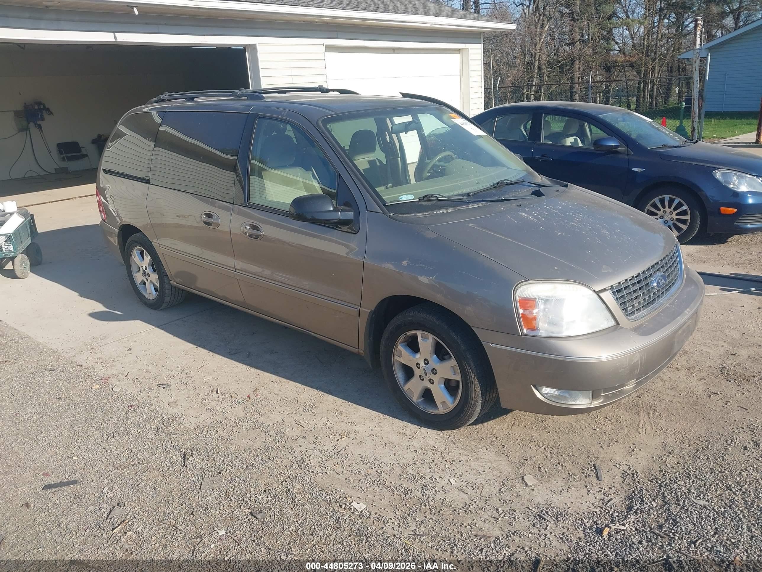 2005 Ford Freestar SEL, VIN 2FMZA52235BA50702 — Side