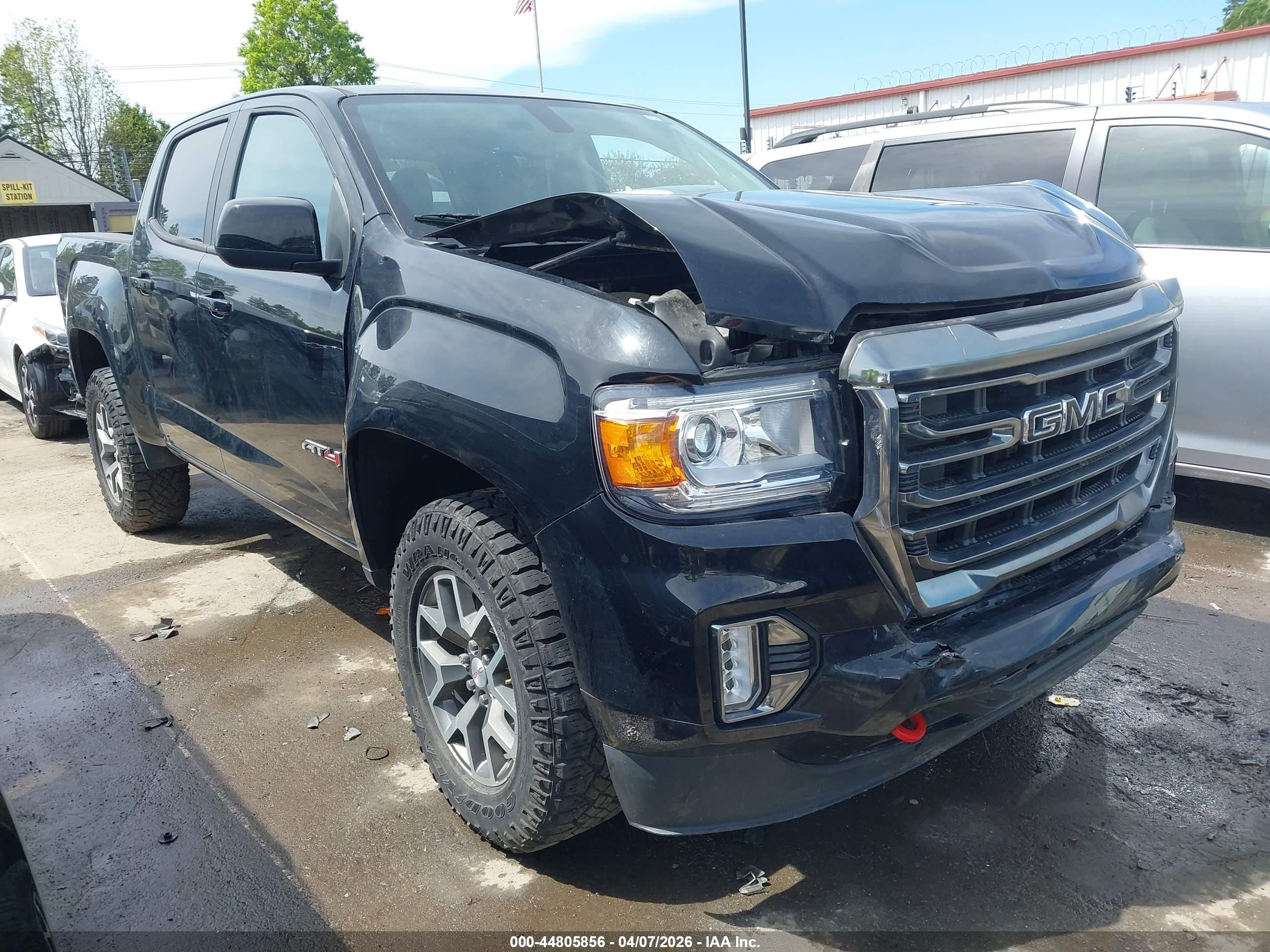 2022 GMC Canyon 4WD AT4, VIN 1GTG6FEN9N1303008 — Front end
