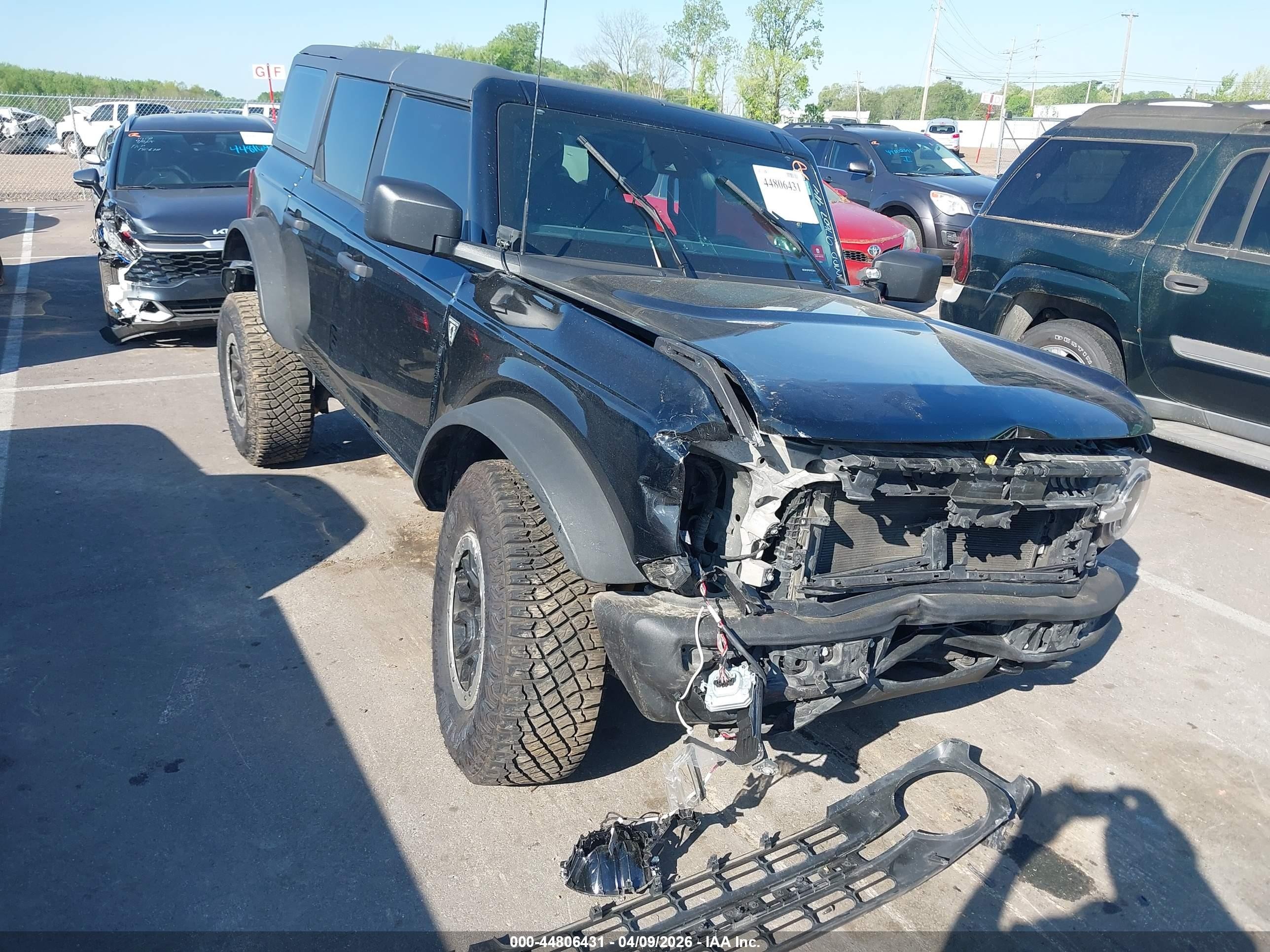 2022 Ford Bronco, VIN 1FMDE5DH7NLB75654 — Front end