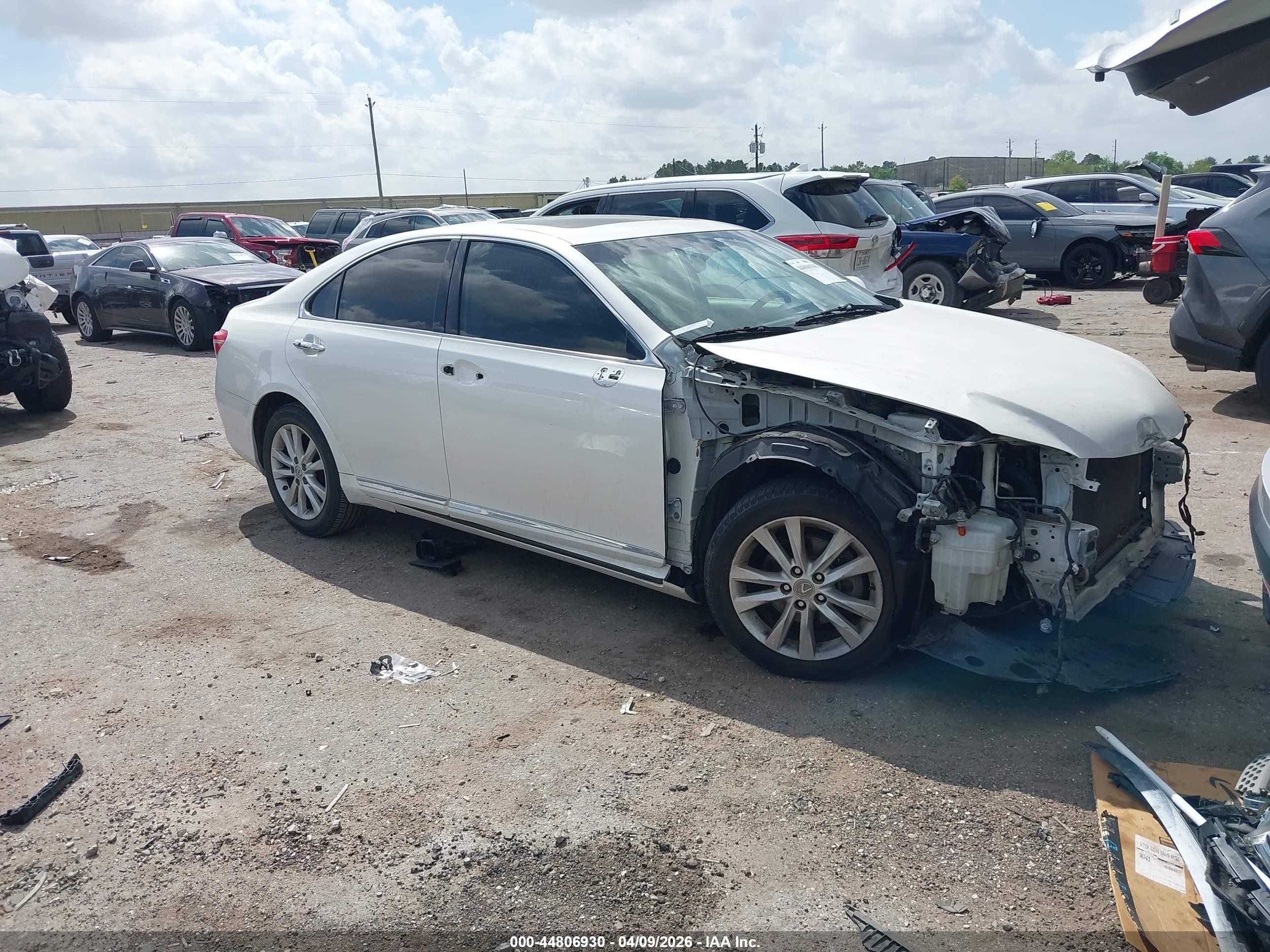 2012 Lexus ES 330, VIN JTHBK1EG6C2484102 — Front end
