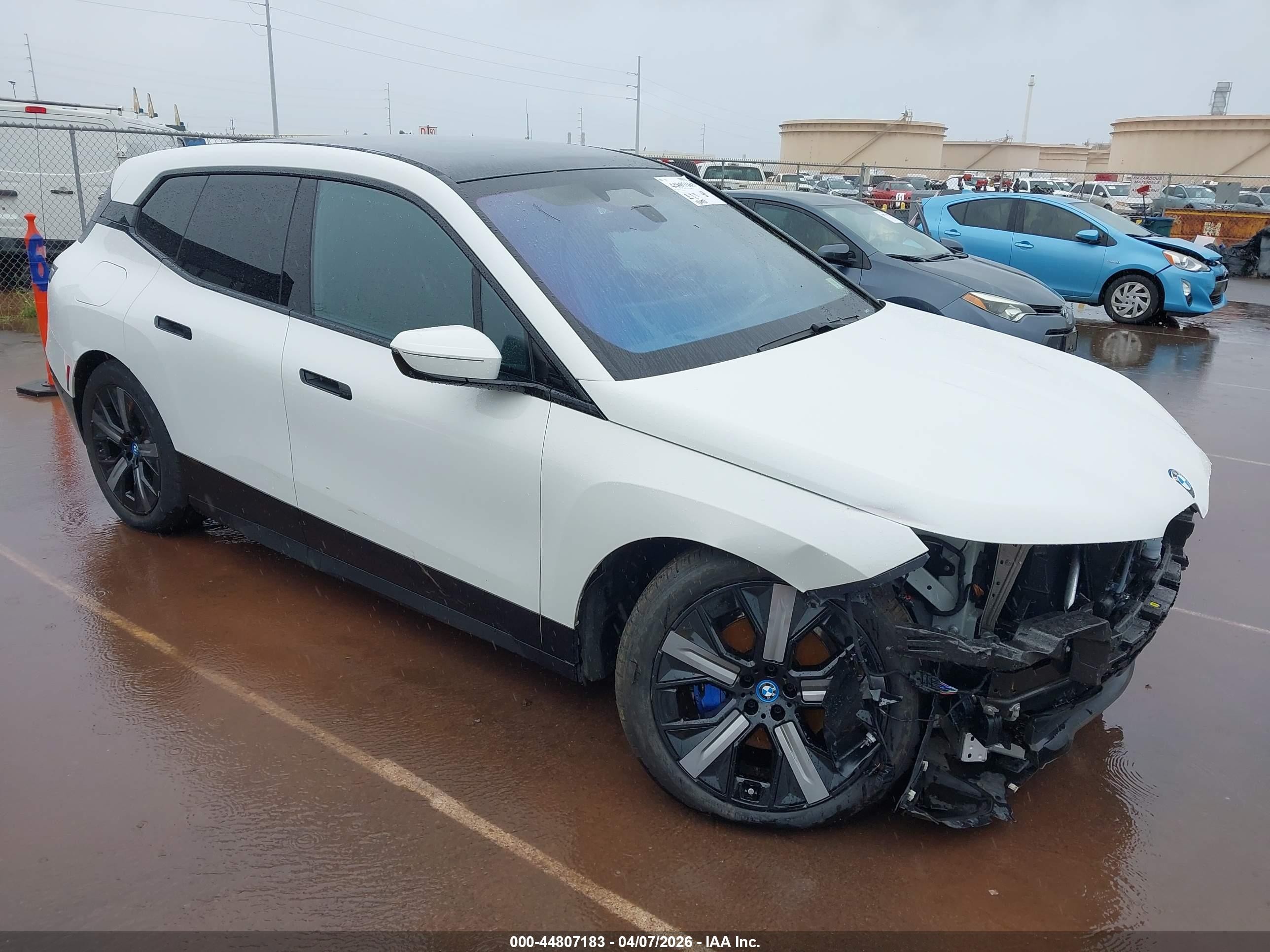 2025 BMW iX xDrive50, VIN WB523CF04SCS07822 — Front end