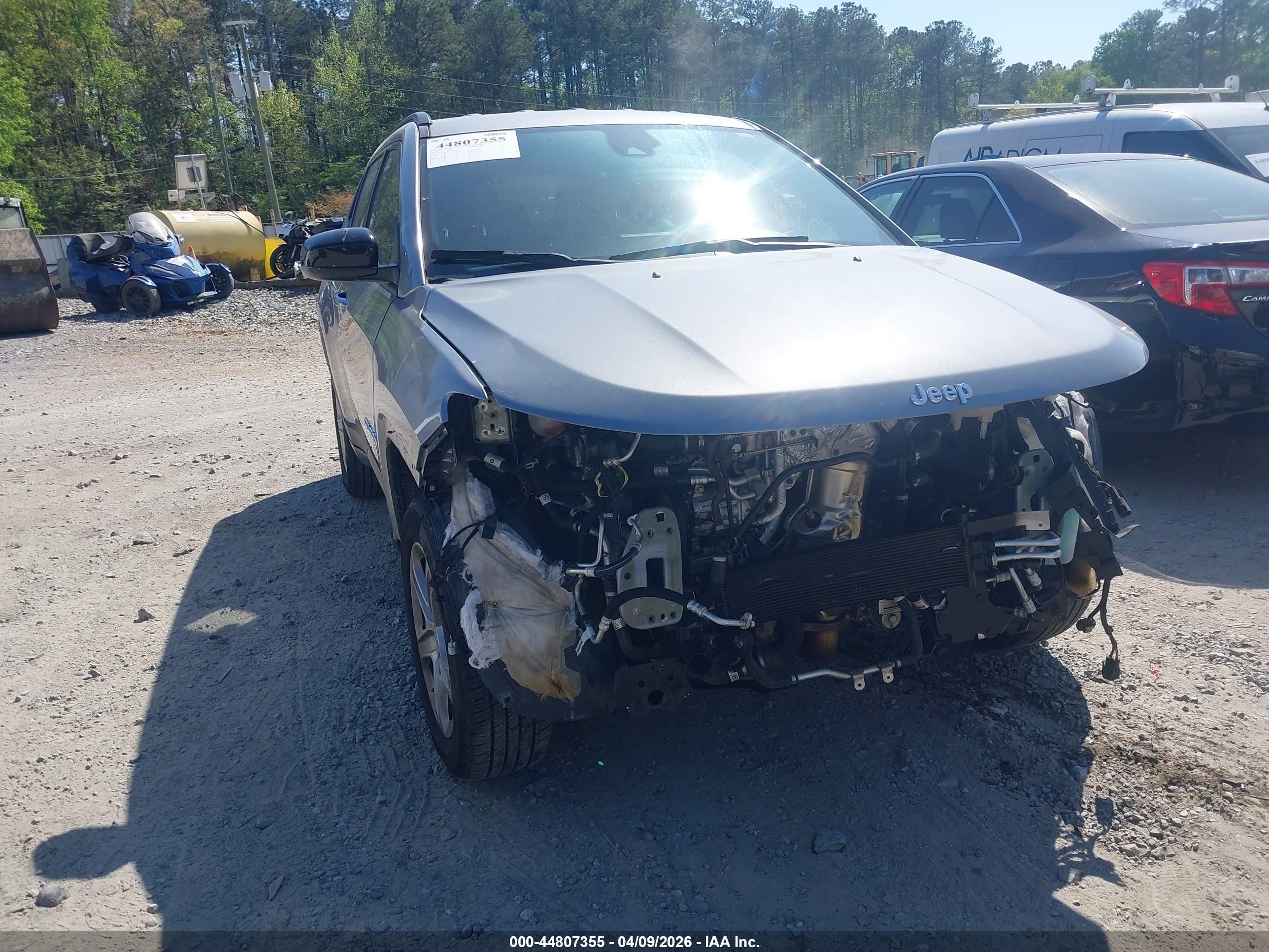 2024 Jeep Compass Latitude, VIN 3C4NJDBN7RT578809 — Front end