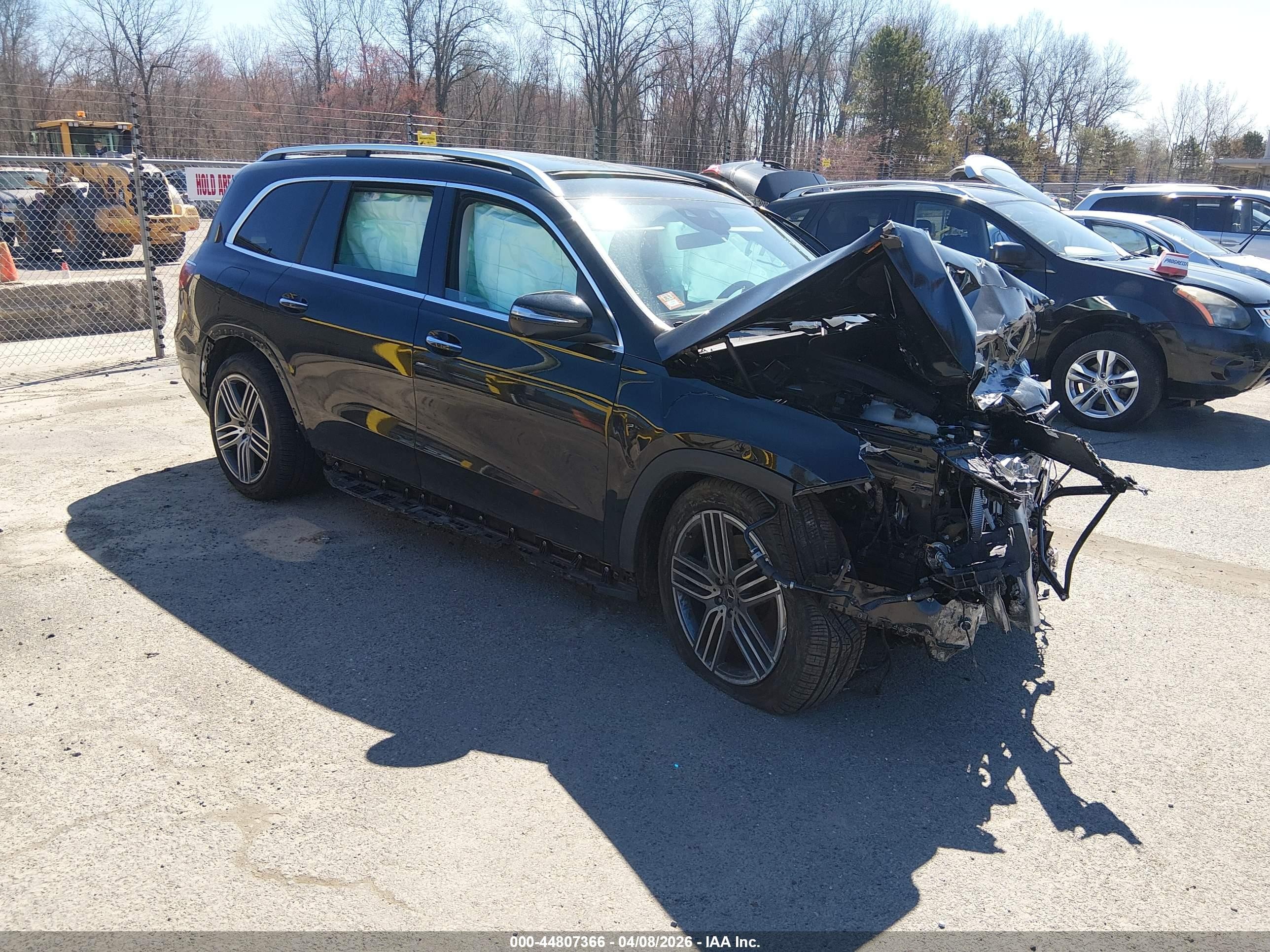 2026 Mercedes-Benz GLS 450, VIN 4JGFF5KE5TB517605 — Front end