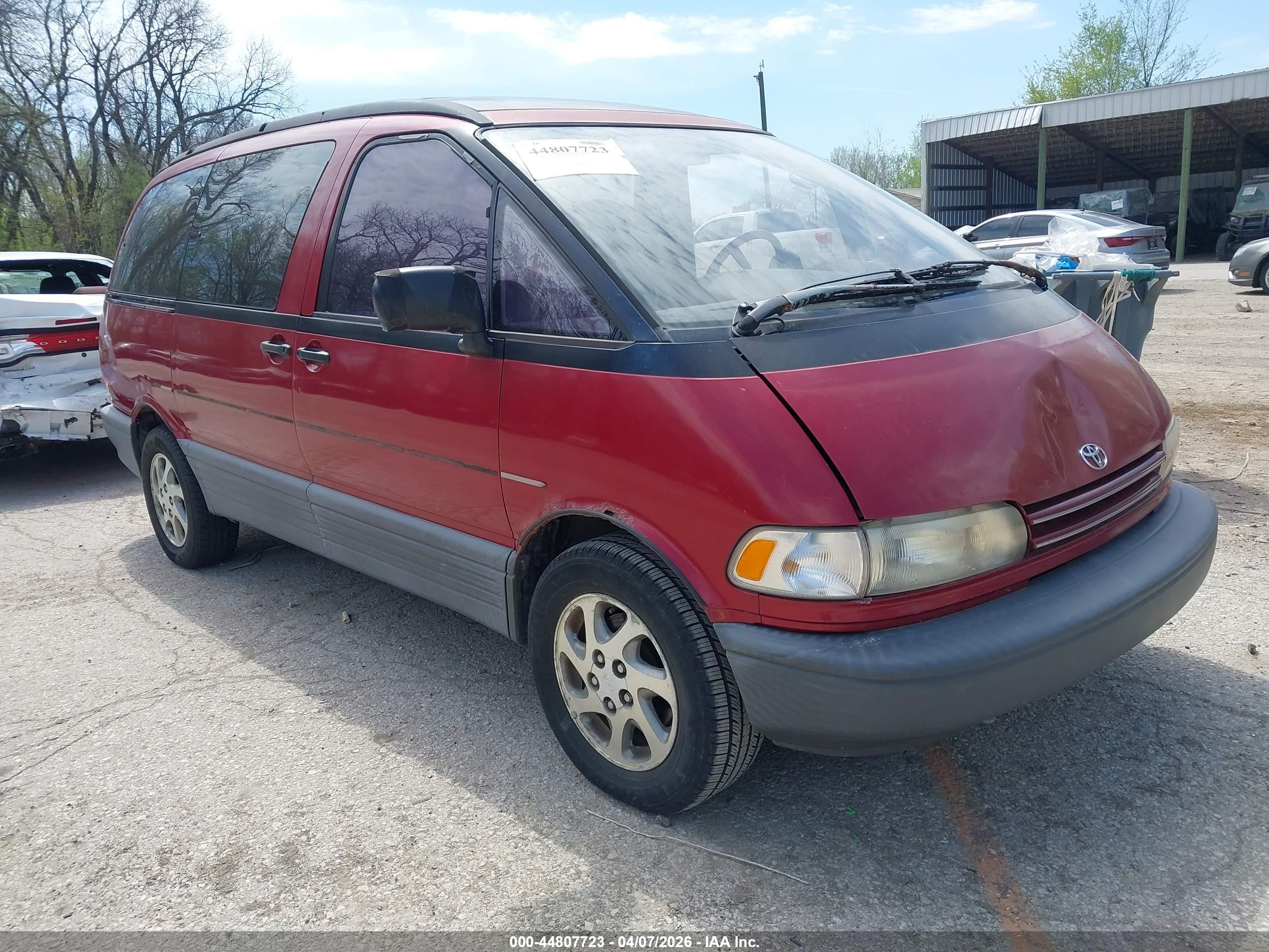 1993 Toyota Previa LE, VIN JT3AC12R7P1077275 — Front end