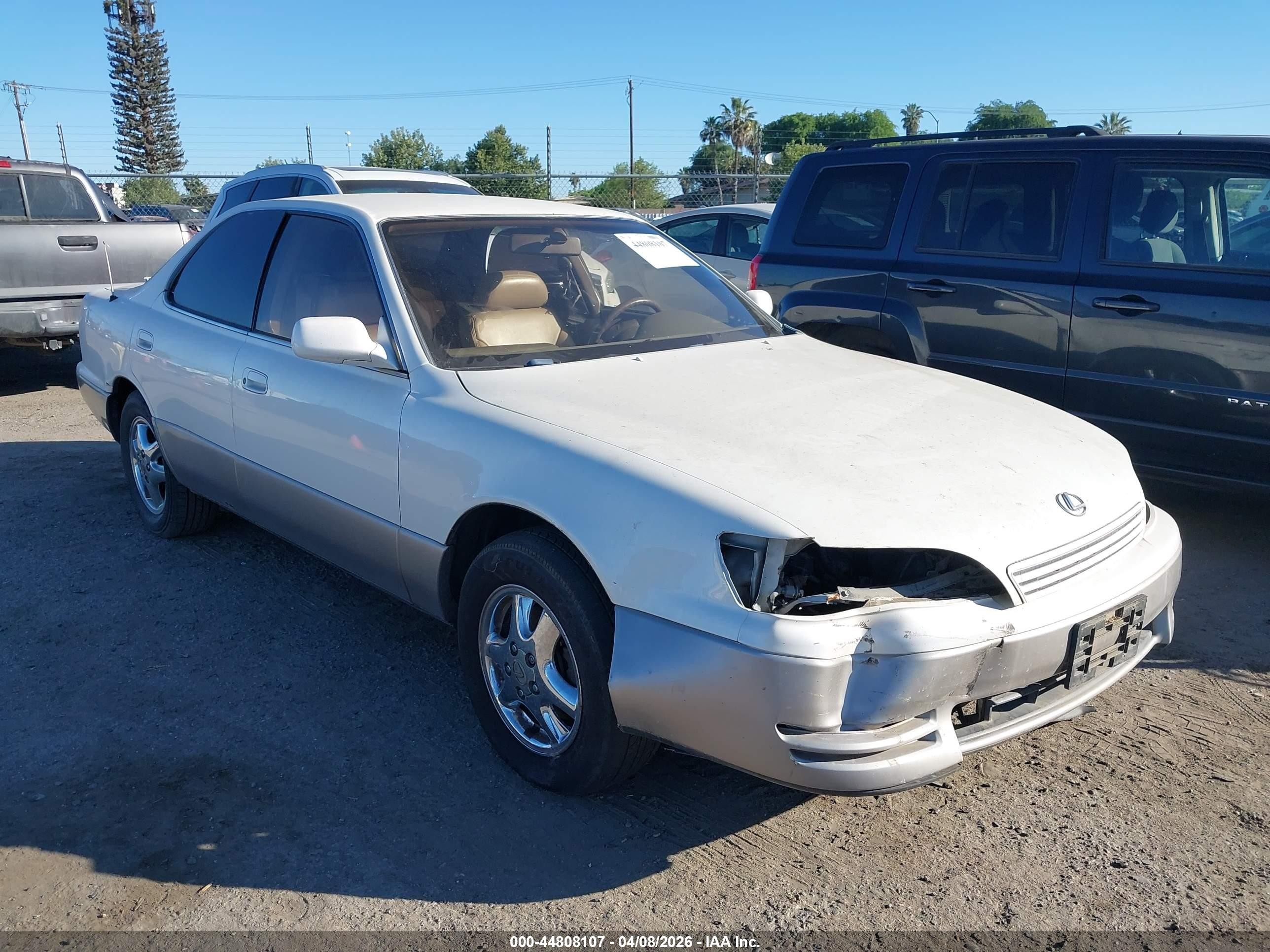 1995 Lexus ES 300, VIN JT8GK13T5S0083544 — Front end