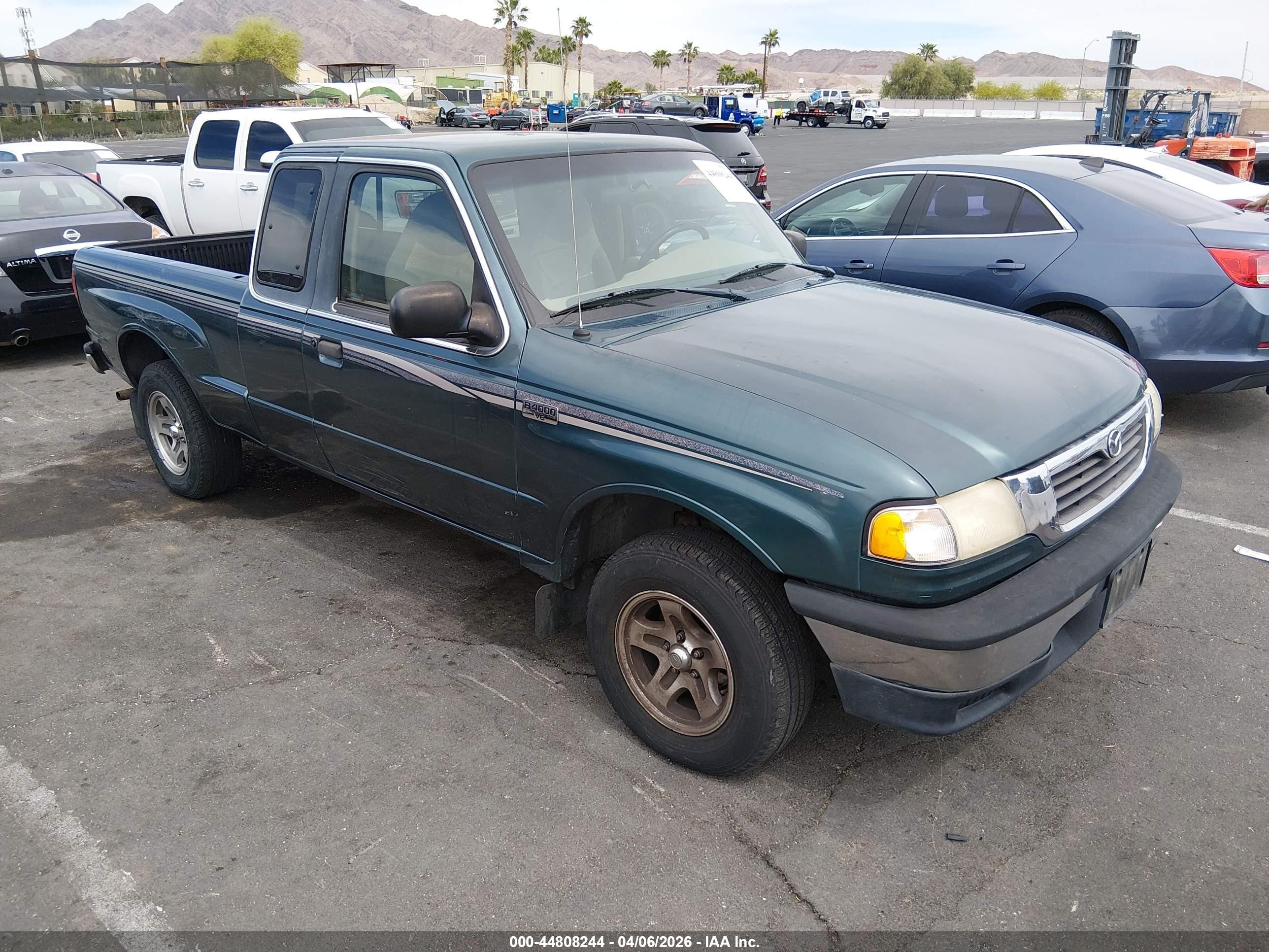 1998 Mazda B-Series SE, VIN 4F4YR16X9WTM38940 — Бок