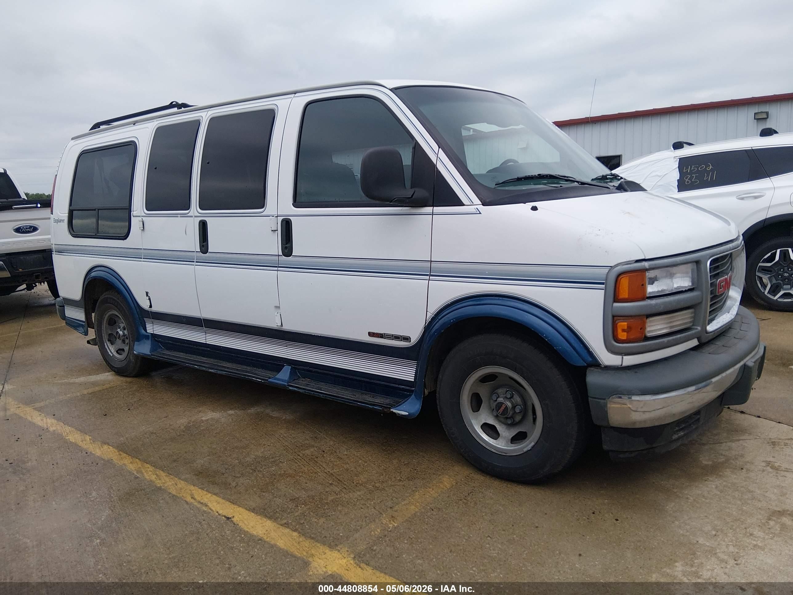1999 GMC Savana Cargo RV Conversion, VIN 1GDFG15R4X1153872 — Normal wear