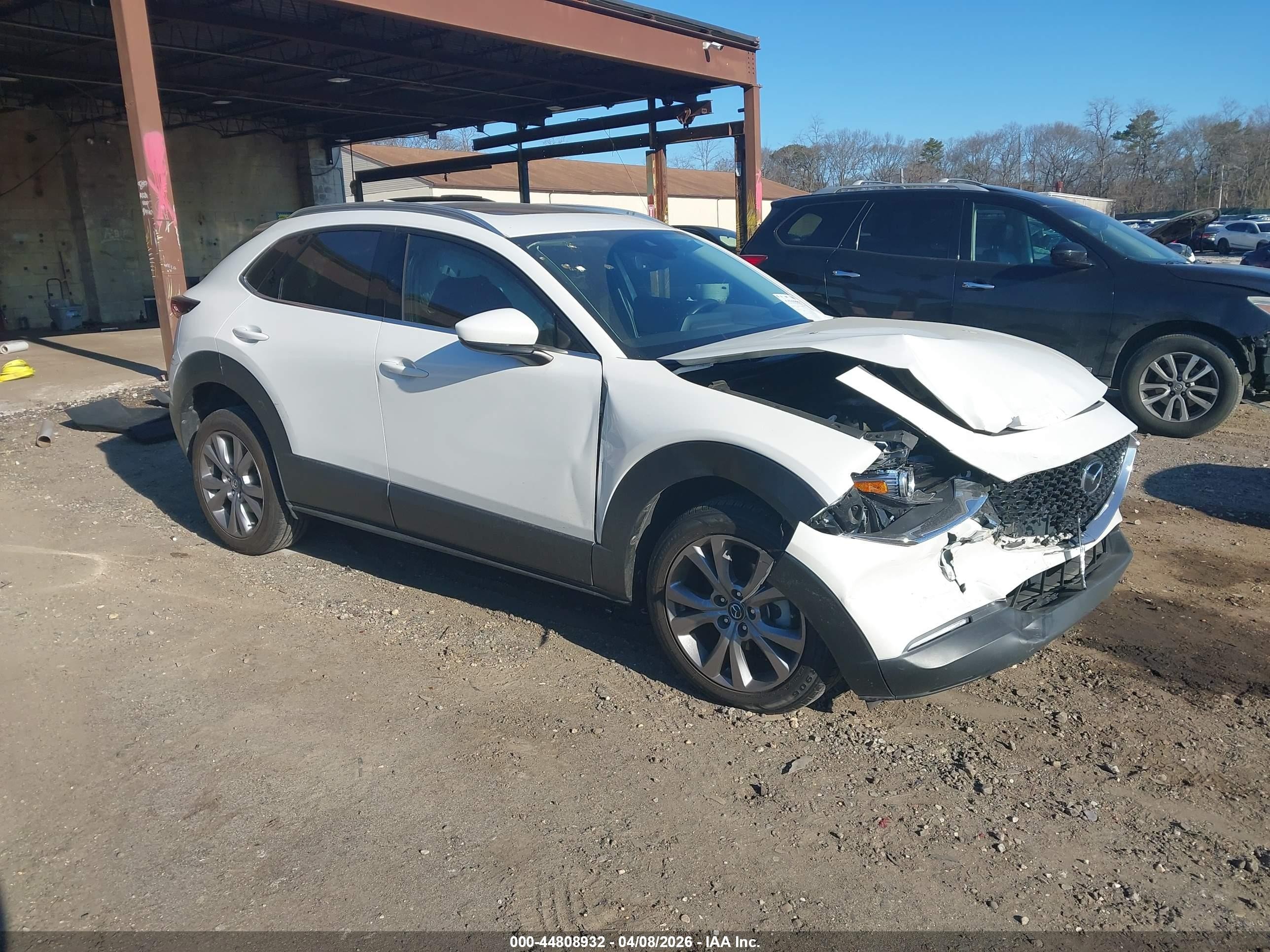 2021 Mazda CX-30 Premium, VIN 3MVDMBDL3MM313941 — Front end