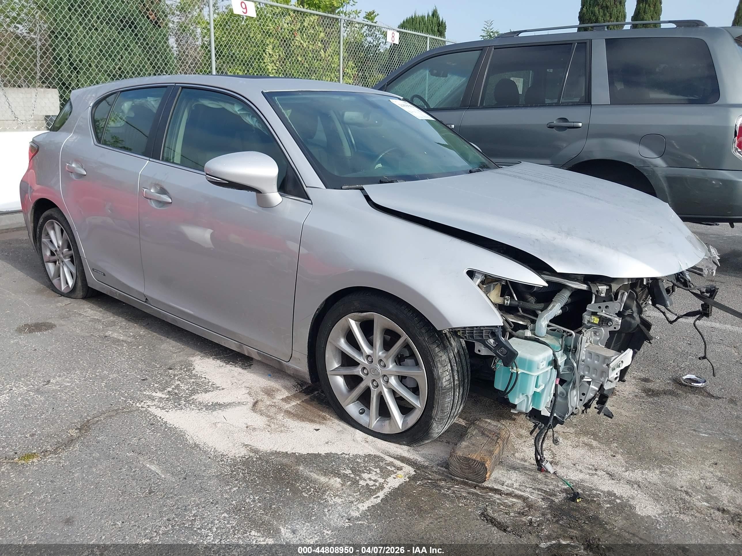 2012 Lexus CT 200h Premium, VIN JTHKD5BH8C2108161 — Front end