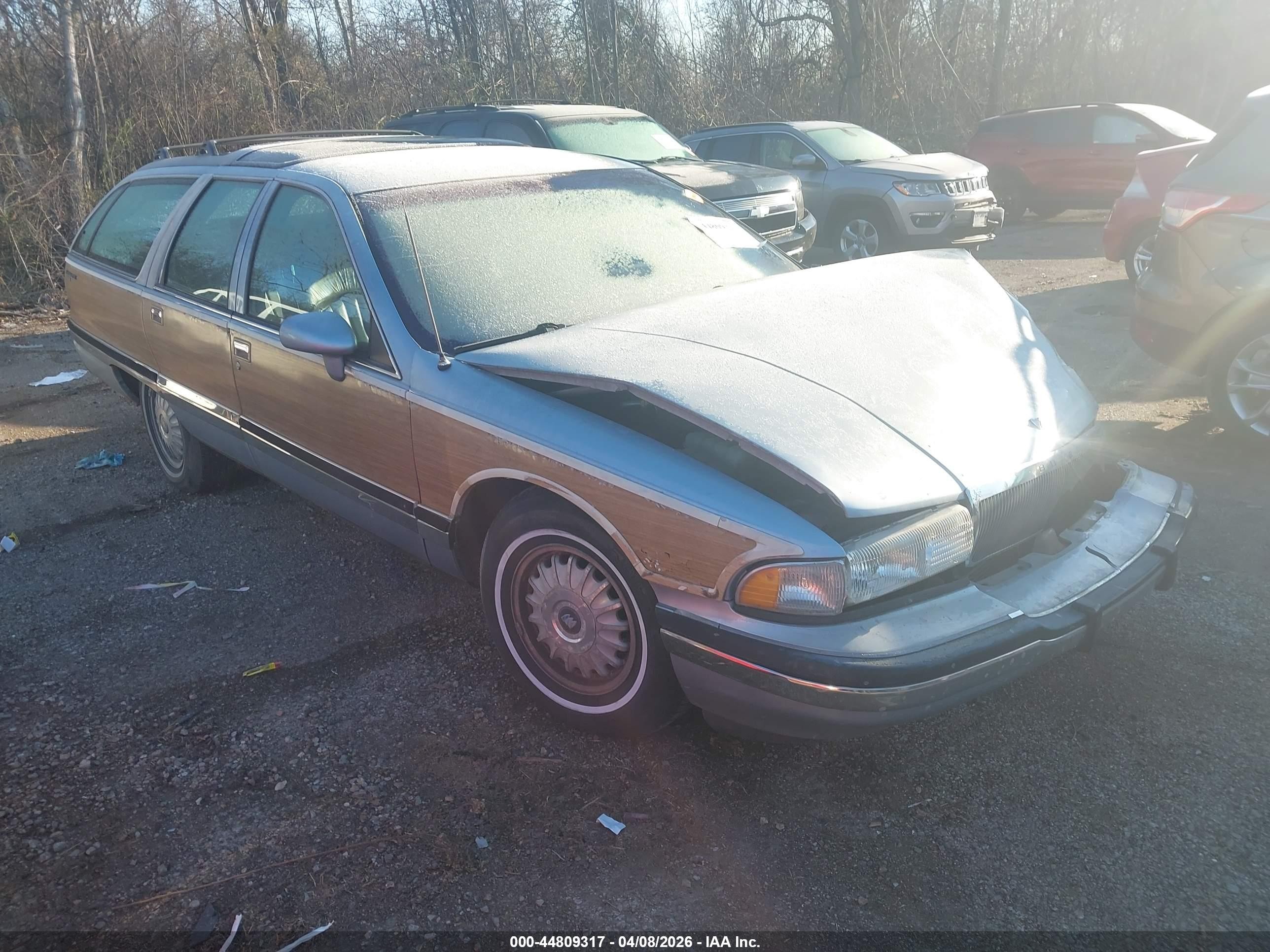 1994 Buick Roadmaster Estate, VIN 1G4BR82P5RR422972 — Front end
