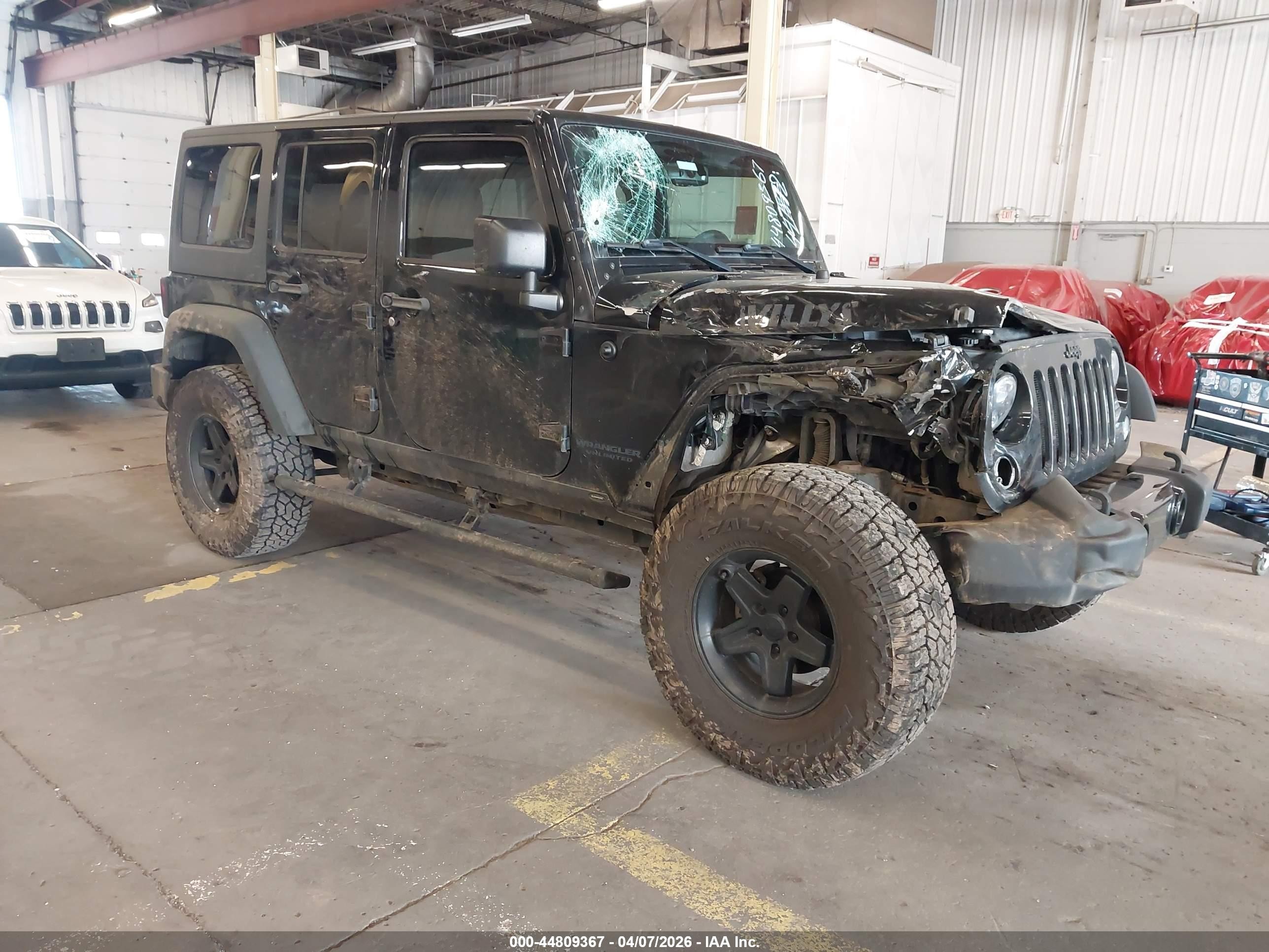2014 Jeep Wrangler Unlimited Sport, VIN 1C4BJWDG0EL306542 — Перед