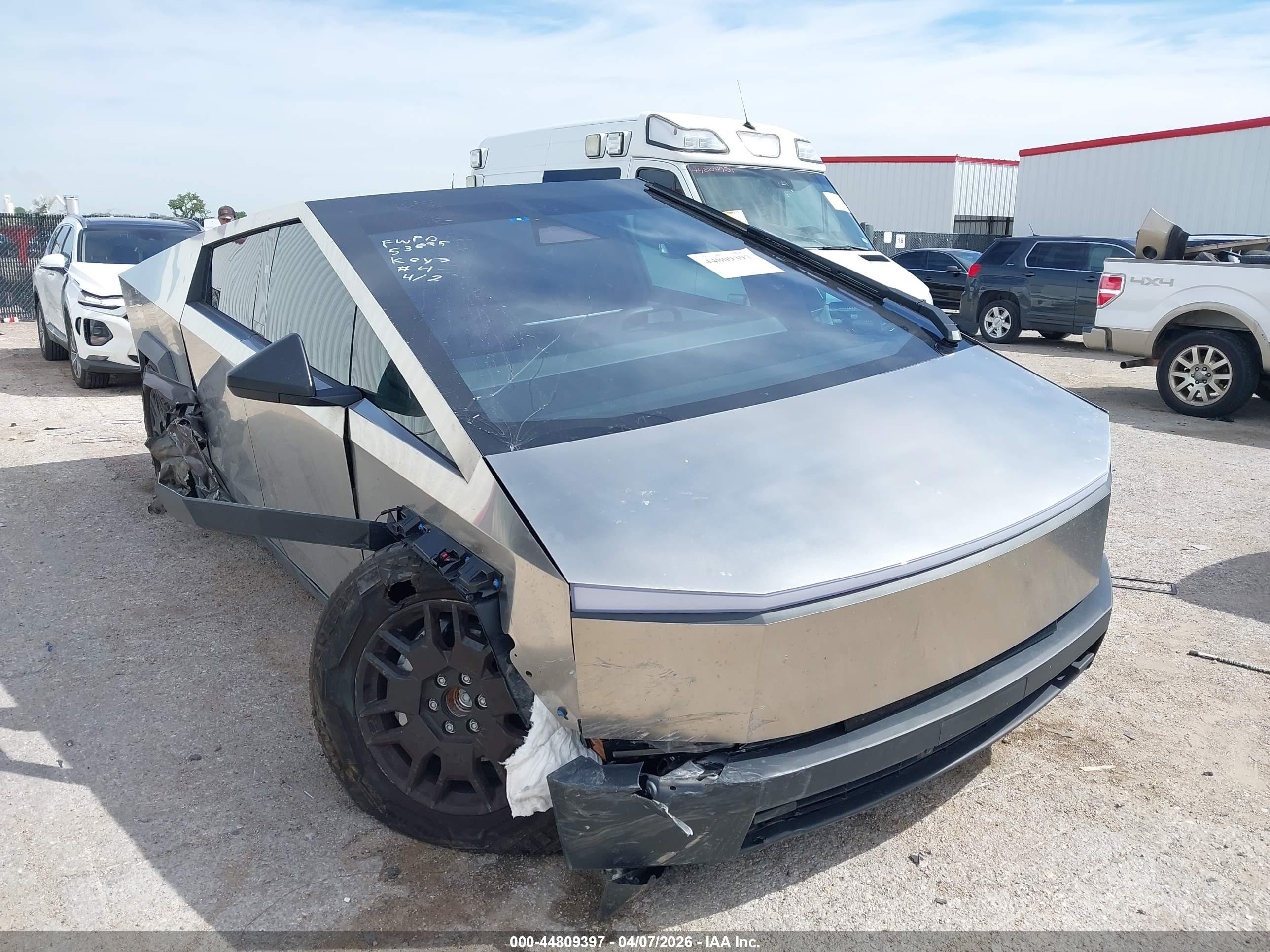 2025 Tesla Cybertruck, VIN 7G2CEHED4SA058605 — Front end