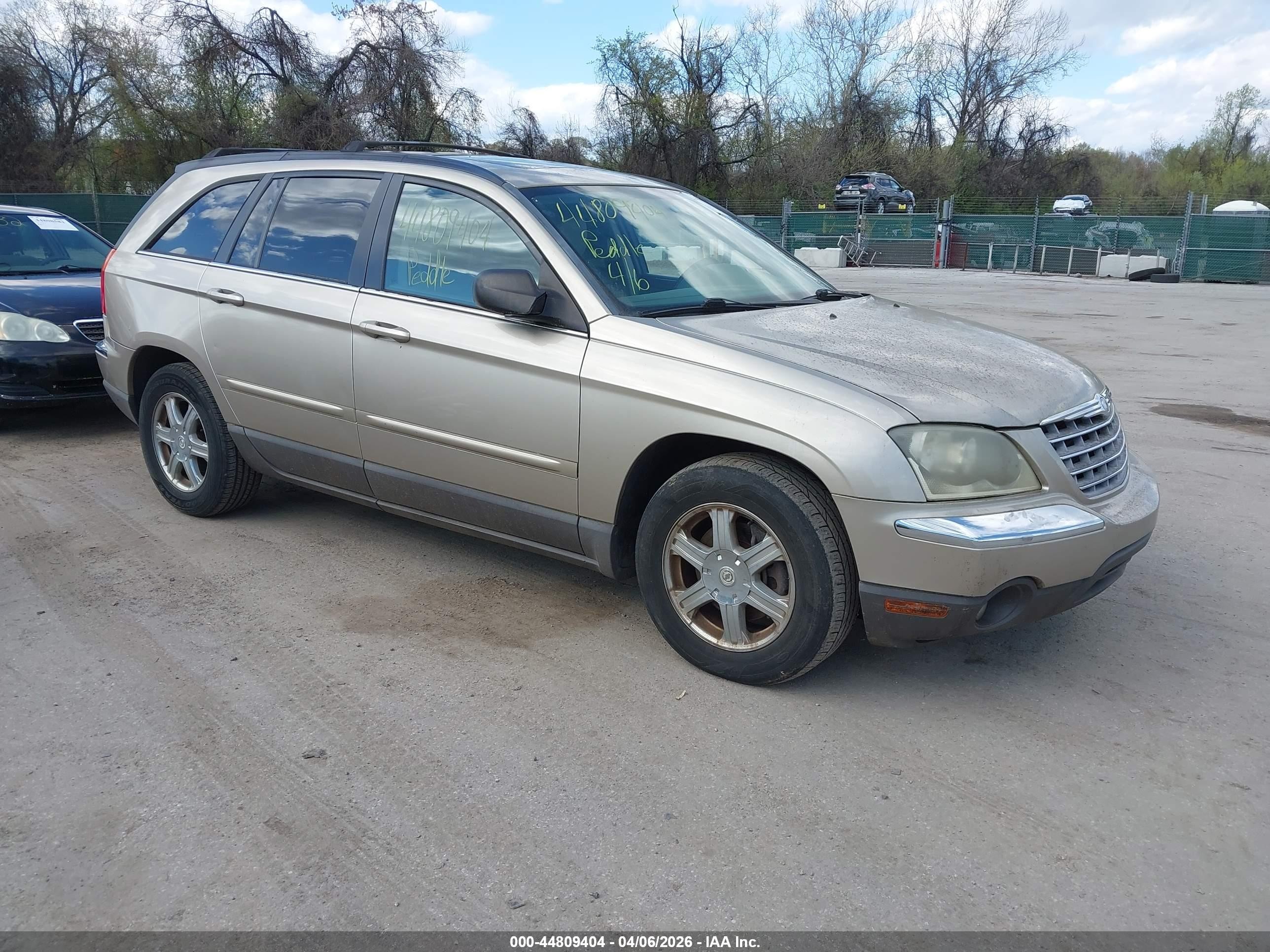2004 Chrysler Pacifica, VIN 2C8GF68474R540933 — Normal wear