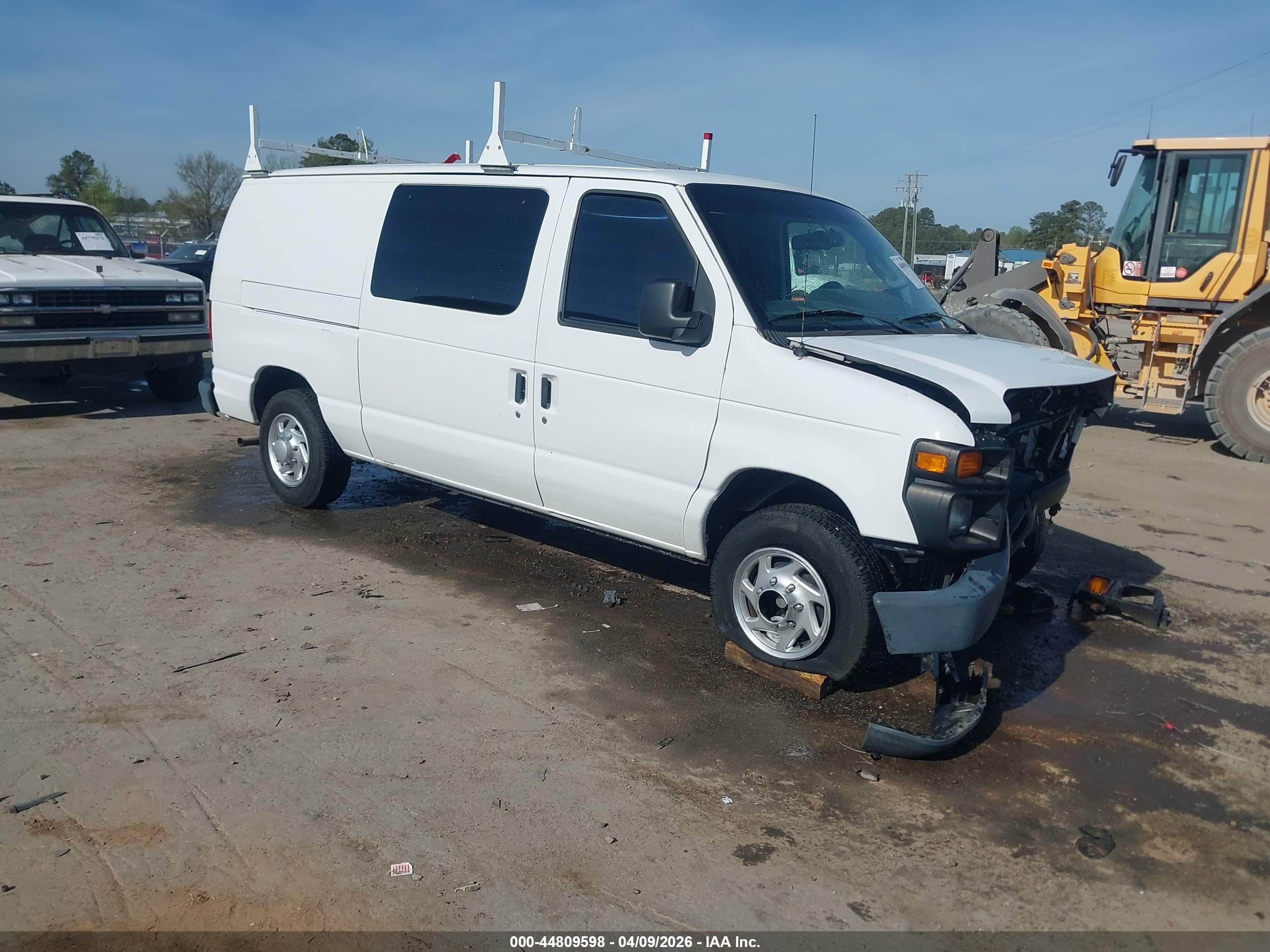 2013 Ford Econoline Cargo Commercial, VIN 1FTNE1EW4DDB06153 — Front end