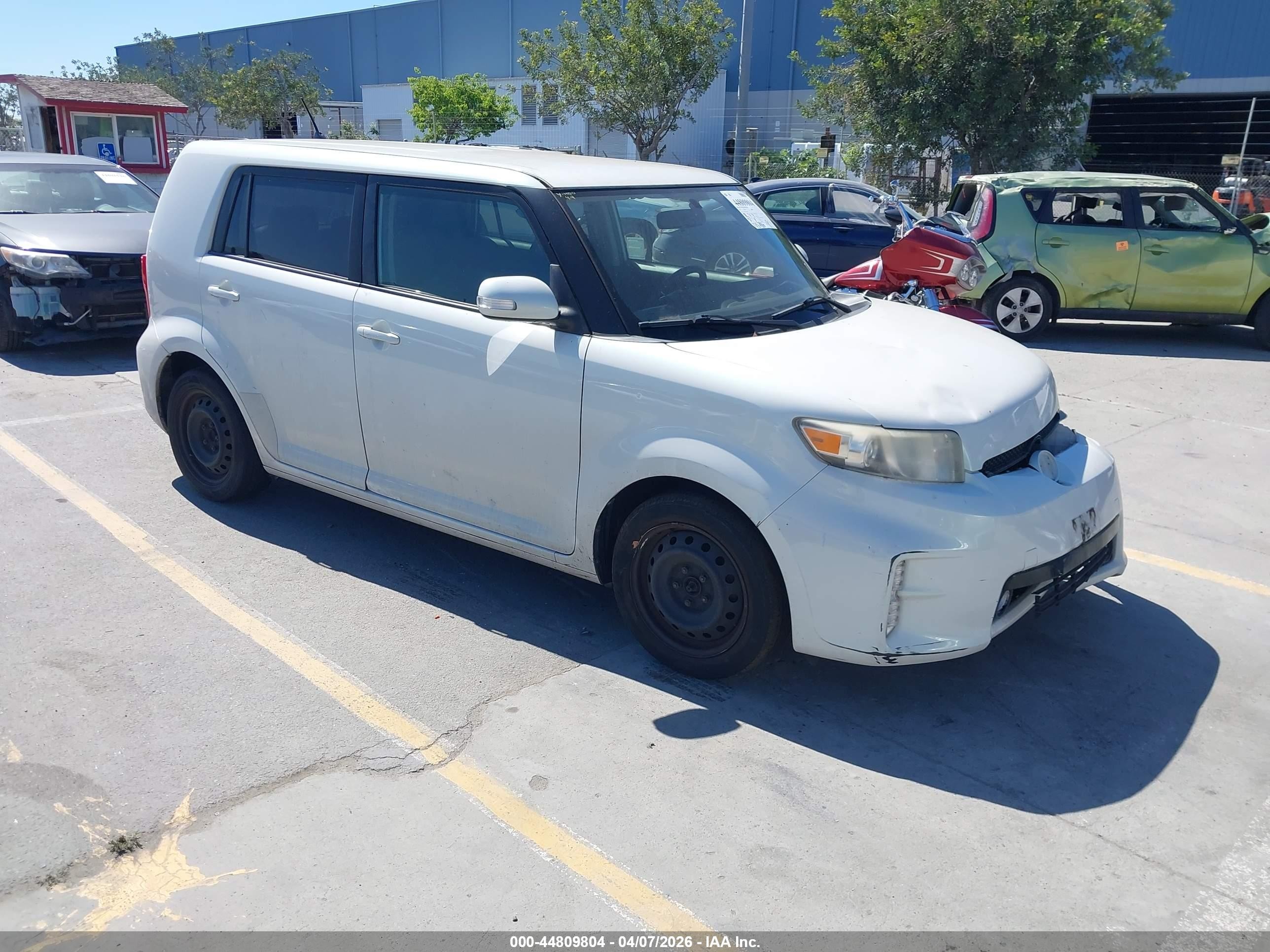 2014 Scion xB, VIN JTLZE4FE4EJ062963 — Front end