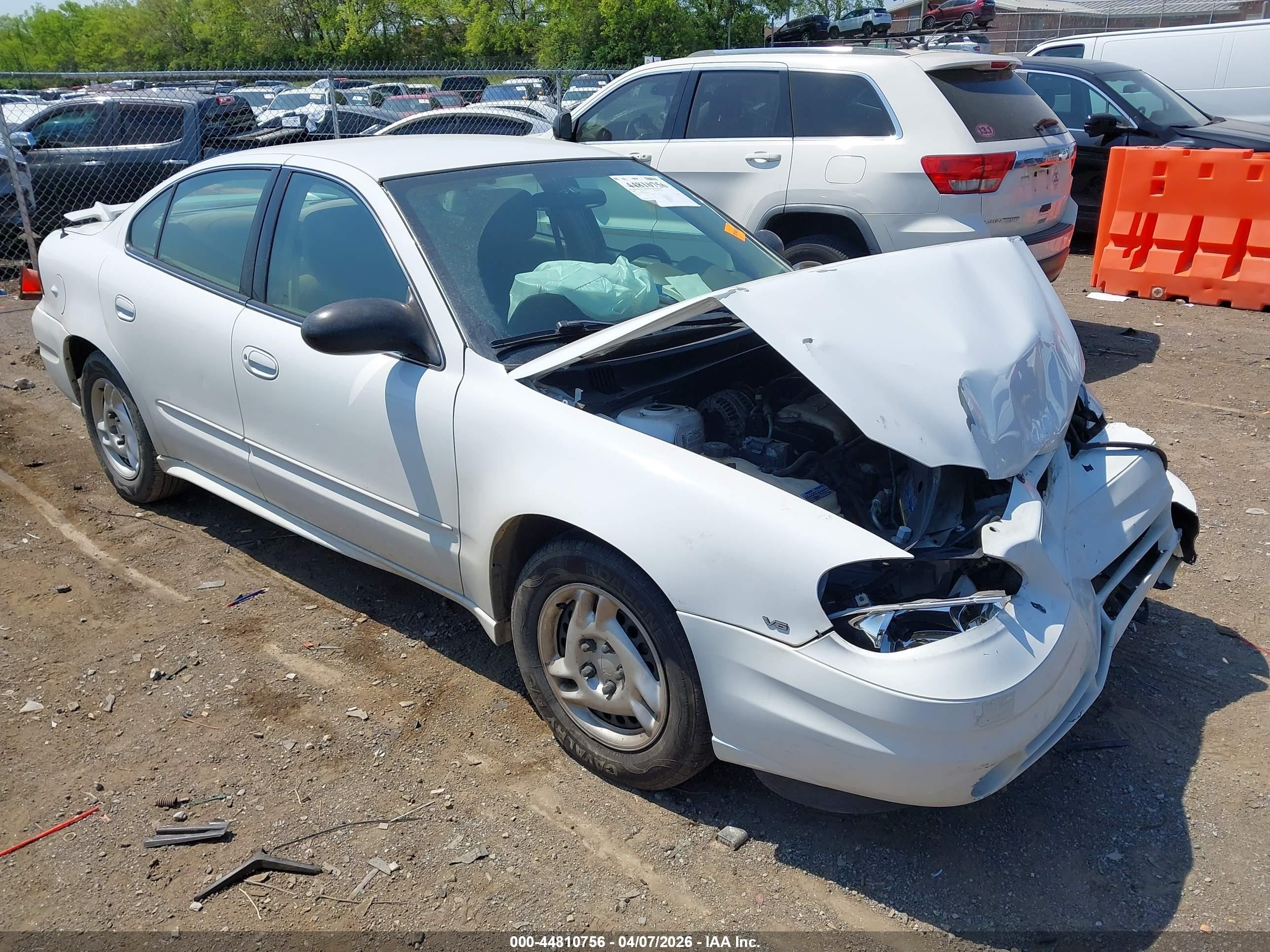 2005 Pontiac Grand Am SE, VIN 1G2NE52E65M156593 — Front end